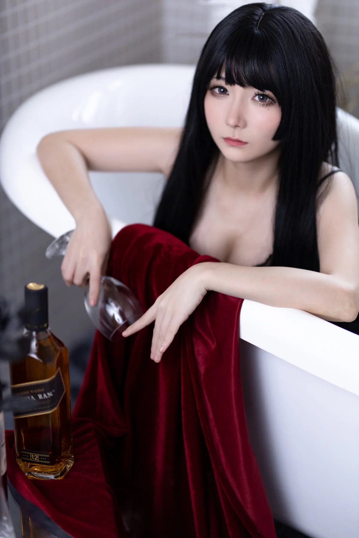 网络美女是三不是世w黑玫瑰主题私房浴室性感黑色蕾丝内衣秀完美身材诱惑写真40P