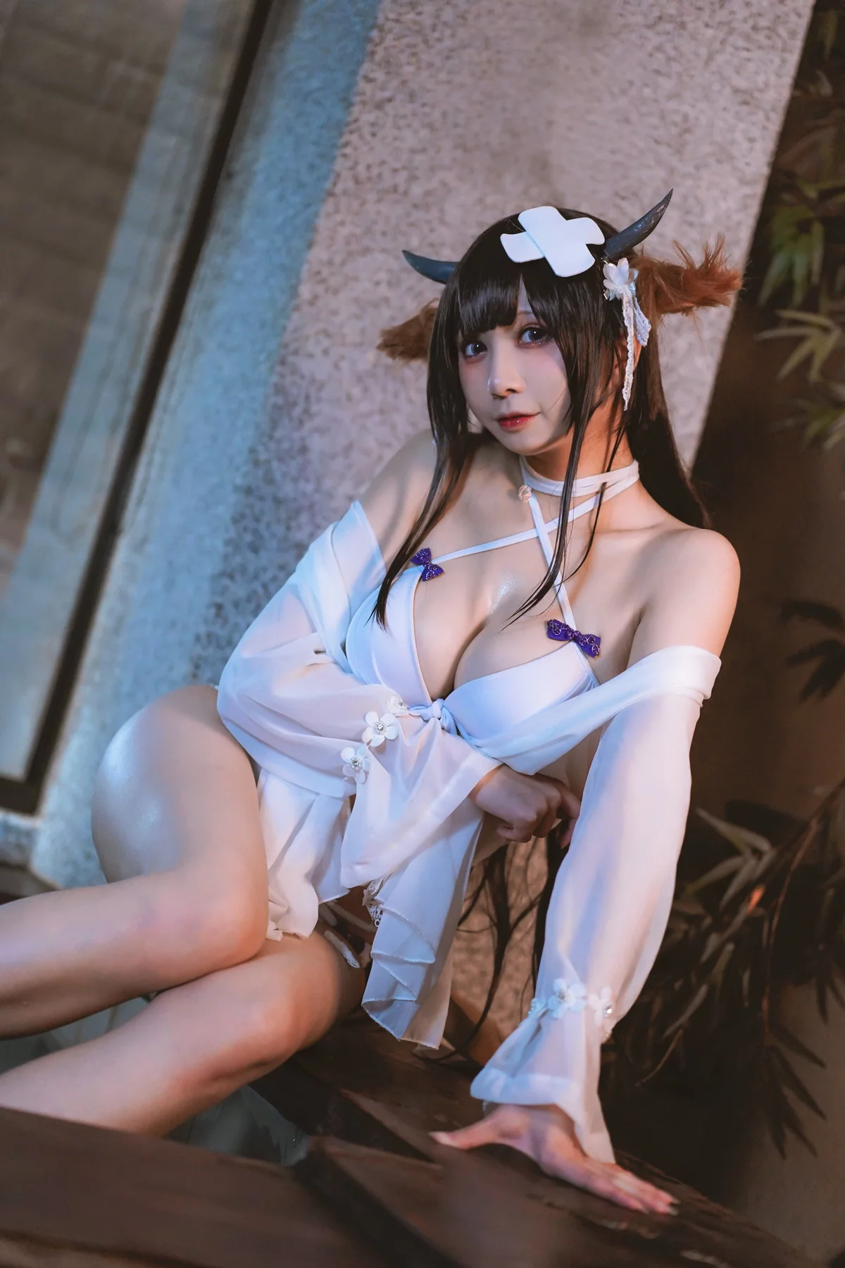 Coser美女小律Ritsuㄚ律乳业主题私房半脱露三点式奶牛内衣秀油亮肌肤诱惑写真37P
