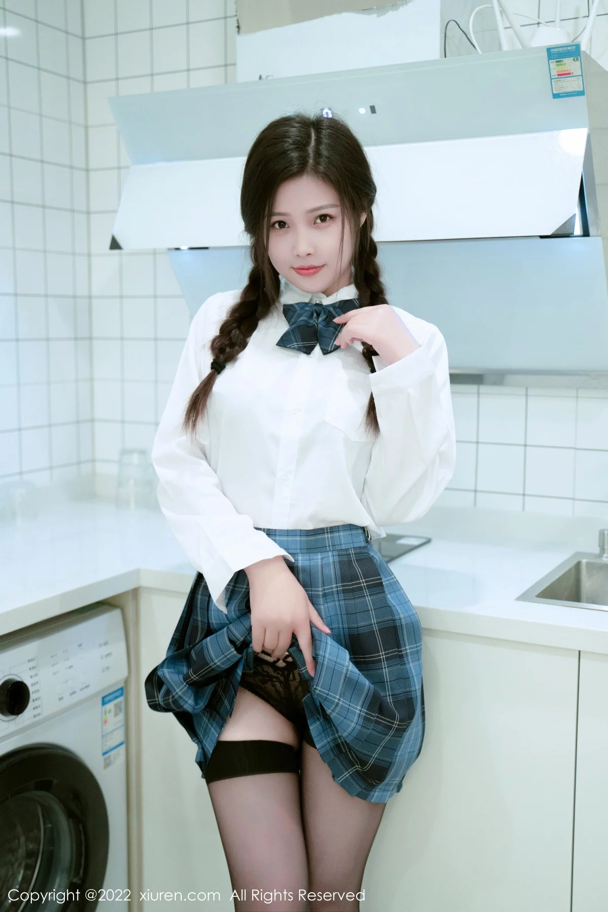 XiuRen第6029期_模特星萌性感制服诱惑半脱露轻透蕾丝内衣配黑丝吊袜诱惑写真60P