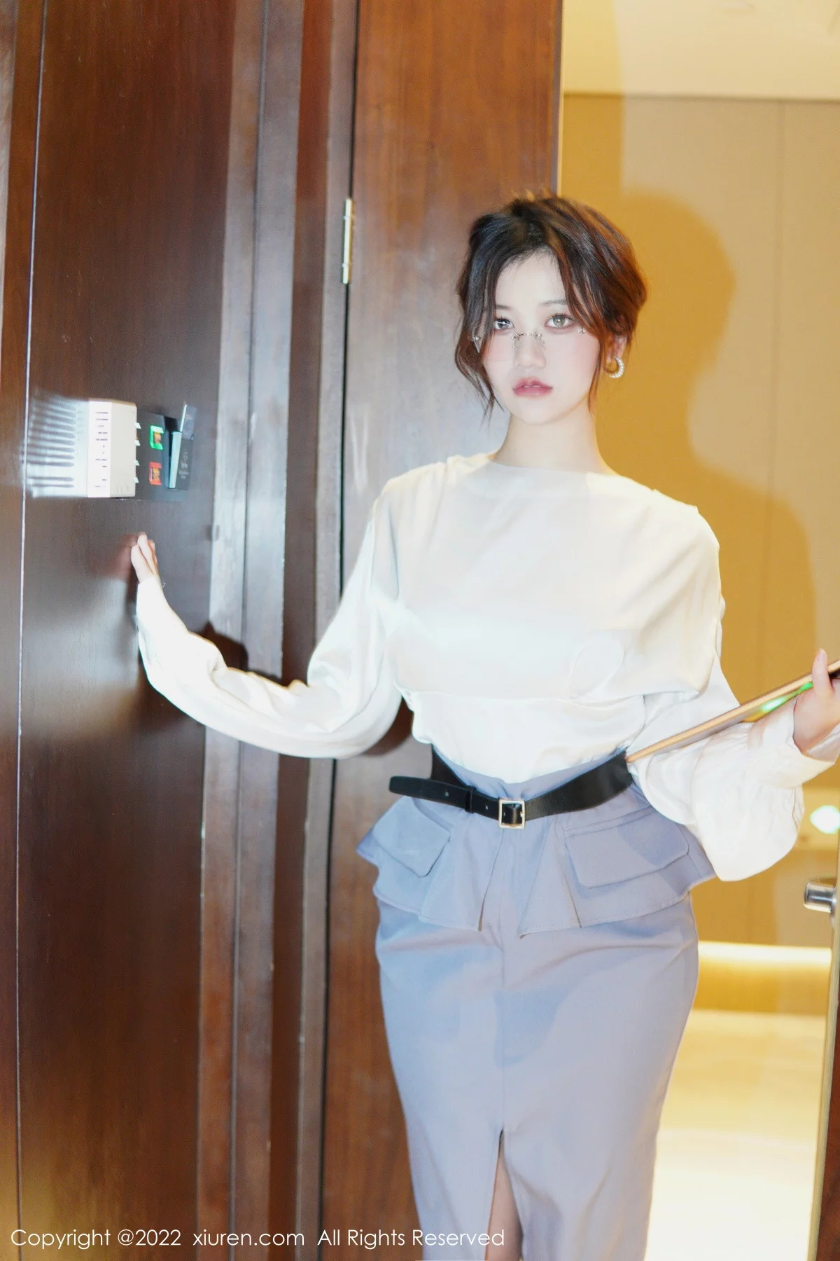 XiuRen第6028期_模特奈奈子醉酒女教师主题半脱露绿灰色蕾丝内衣撩人诱惑写真79P