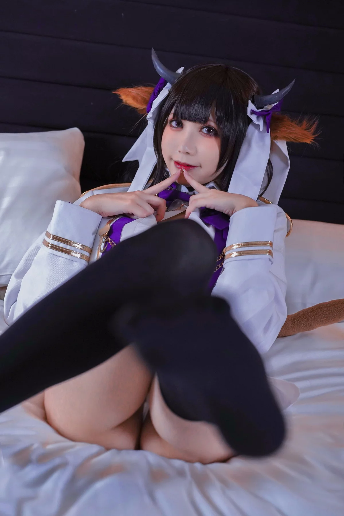 Coser美女小律Ritsuㄚ律乳业主题私房半脱露三点式奶牛内衣秀油亮肌肤诱惑写真37P