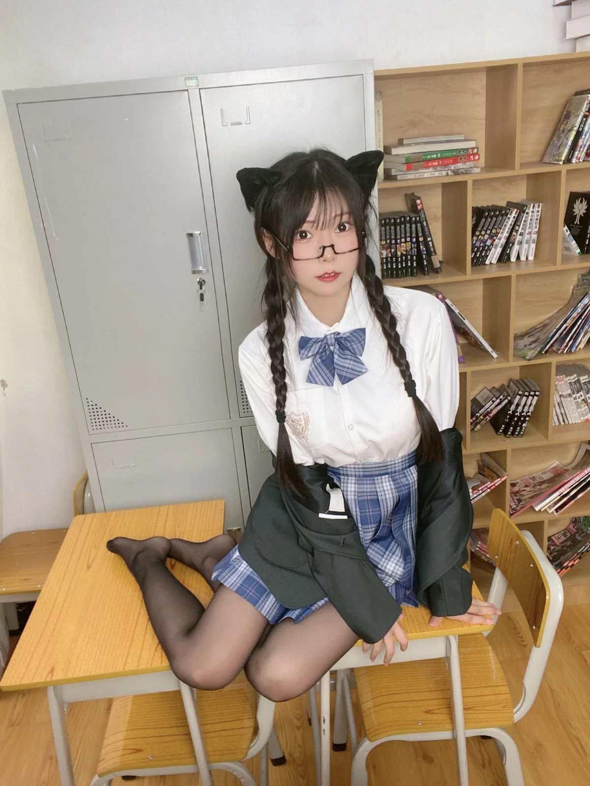网络美女香草喵露露JK制服自拍主题私房半脱制服露性感蕾丝内衣完美诱惑写真39P