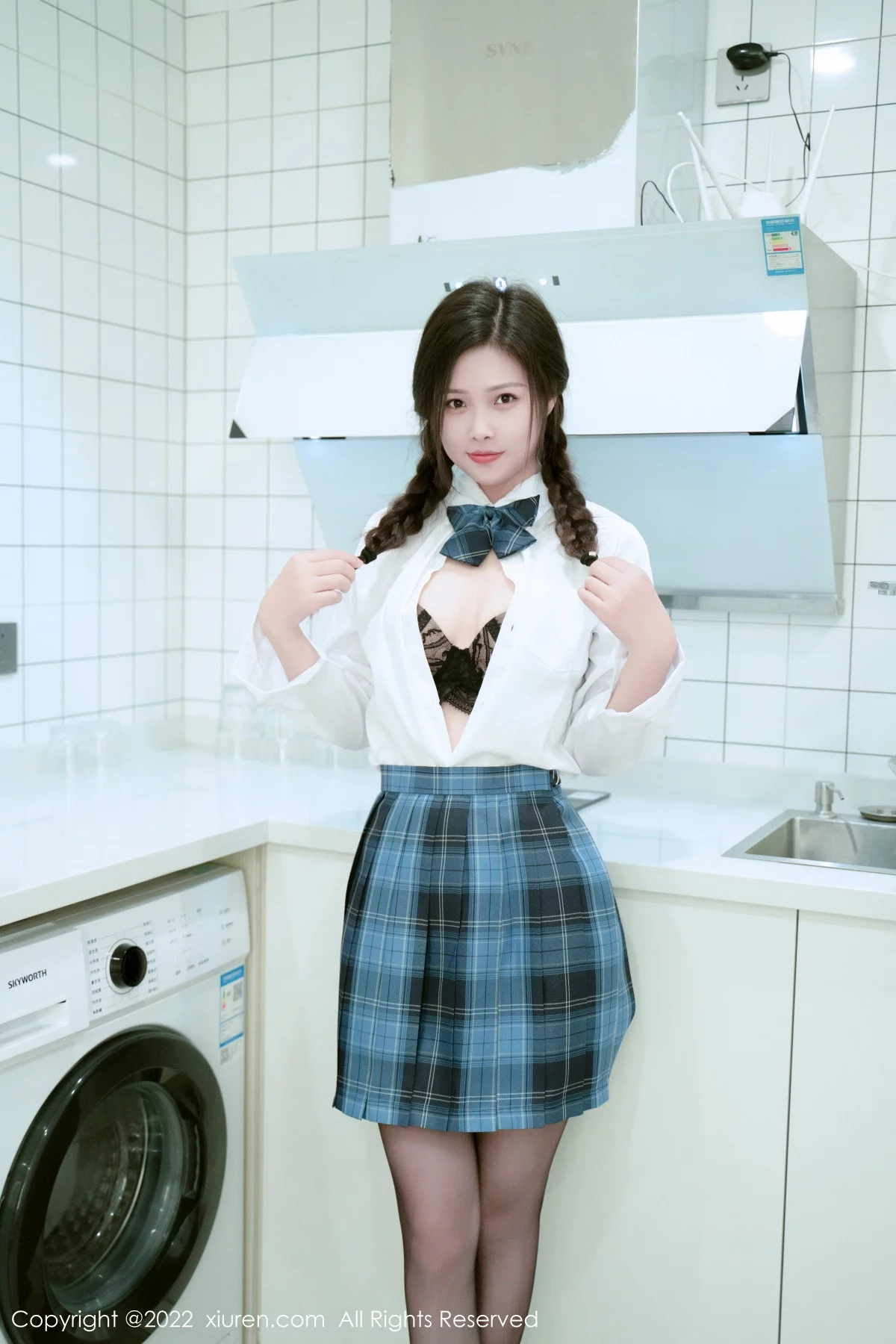 XiuRen第6029期_模特星萌性感制服诱惑半脱露轻透蕾丝内衣配黑丝吊袜诱惑写真60P