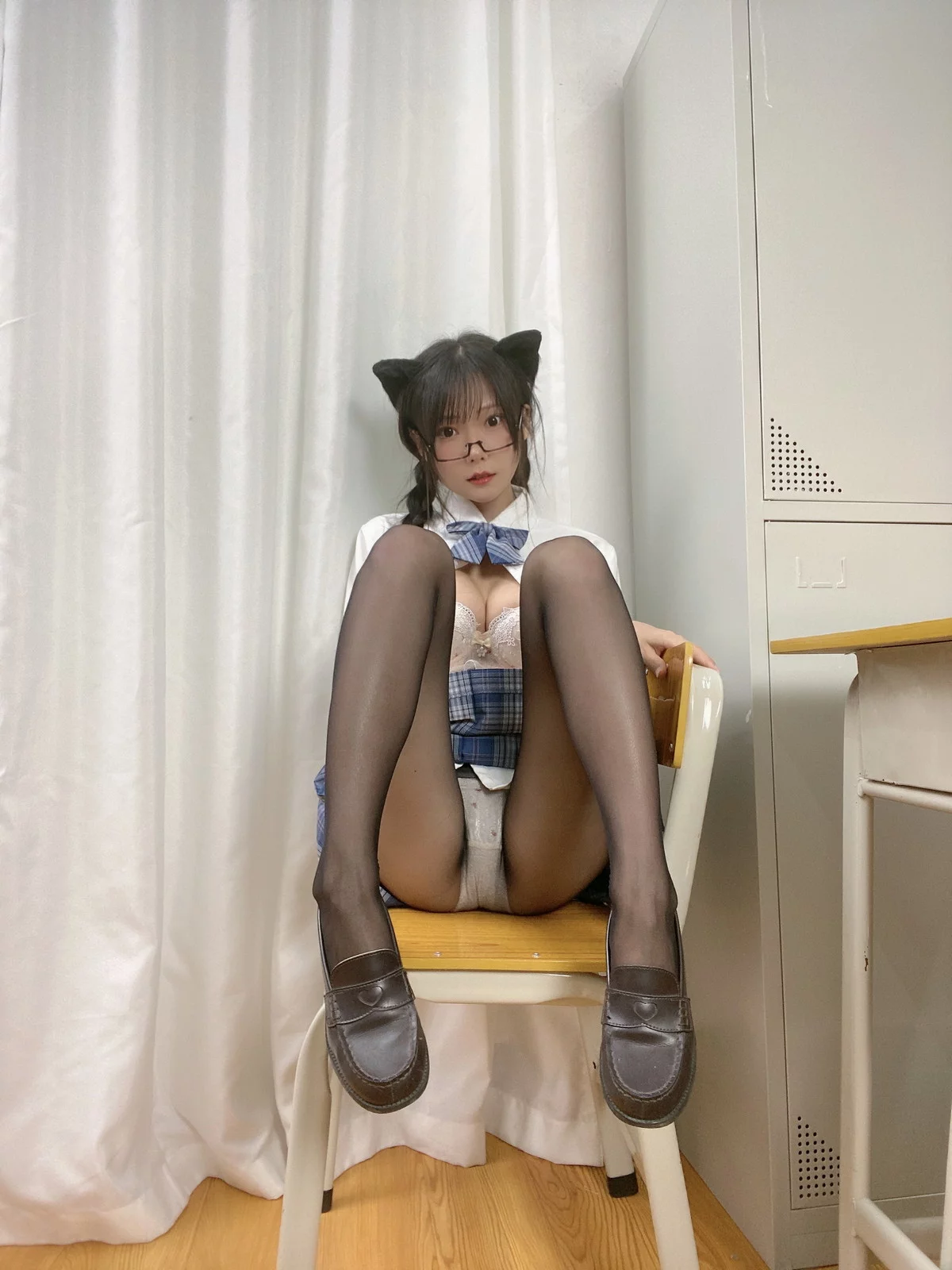 网络美女香草喵露露JK制服自拍主题私房半脱制服露性感蕾丝内衣完美诱惑写真39P