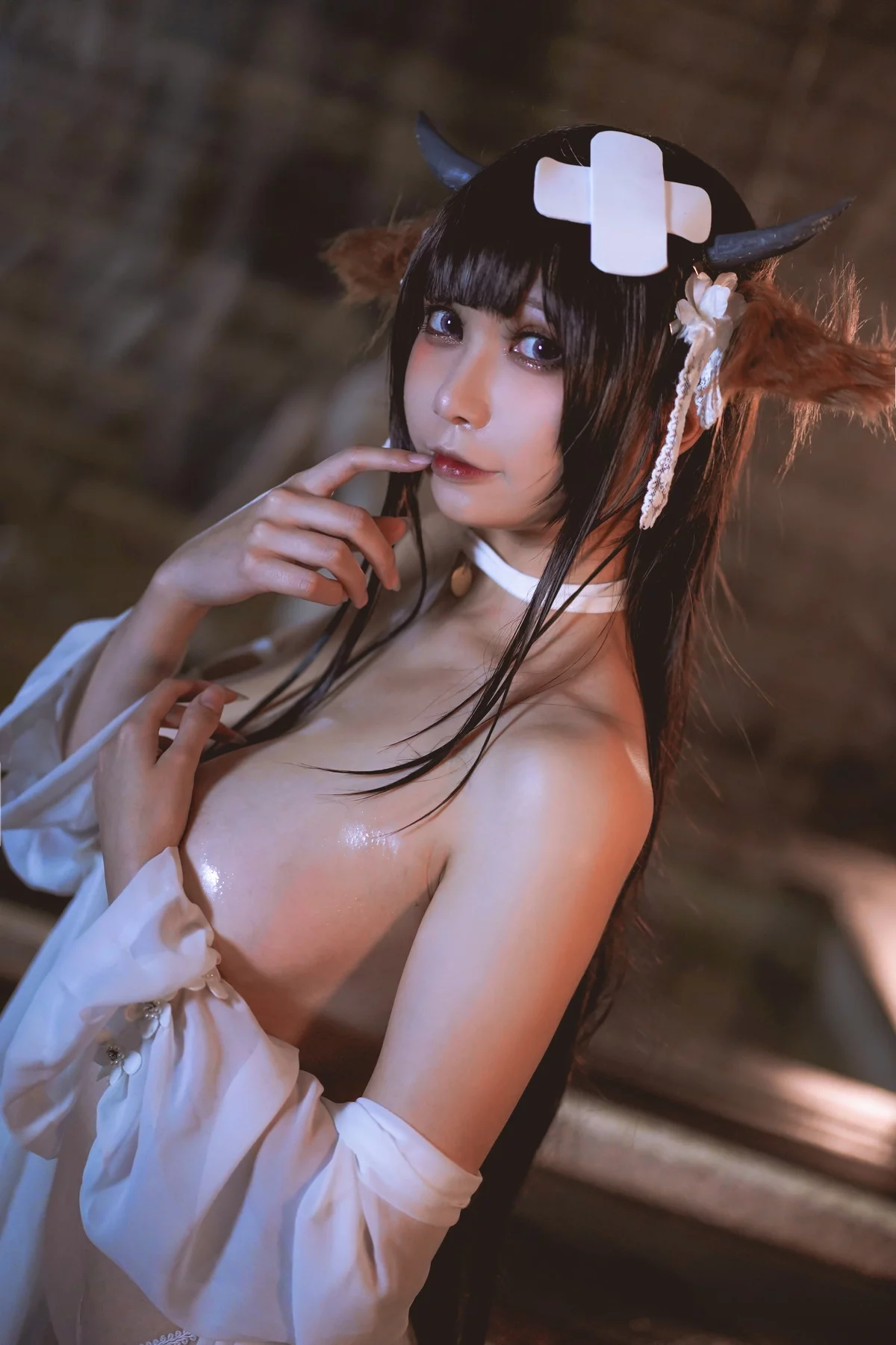 Coser美女小律Ritsuㄚ律乳业主题私房半脱露三点式奶牛内衣秀油亮肌肤诱惑写真37P