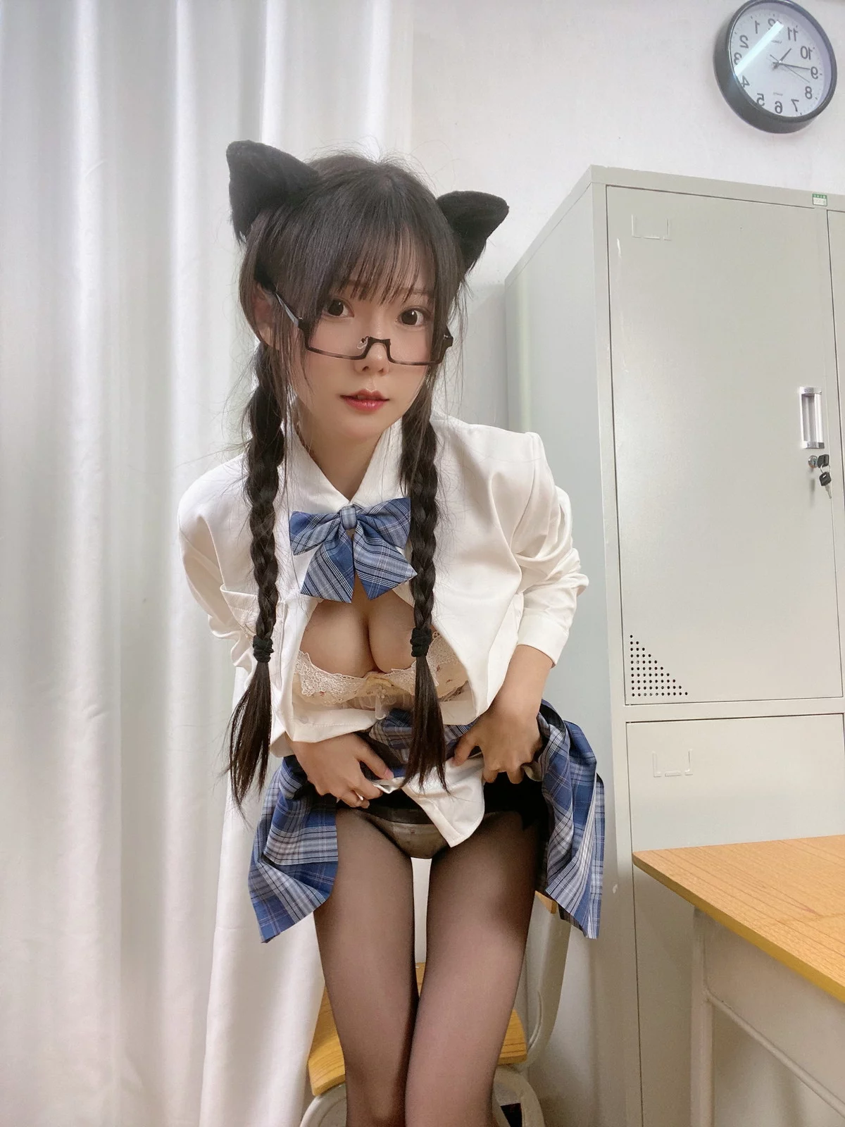 网络美女香草喵露露JK制服自拍主题私房半脱制服露性感蕾丝内衣完美诱惑写真39P