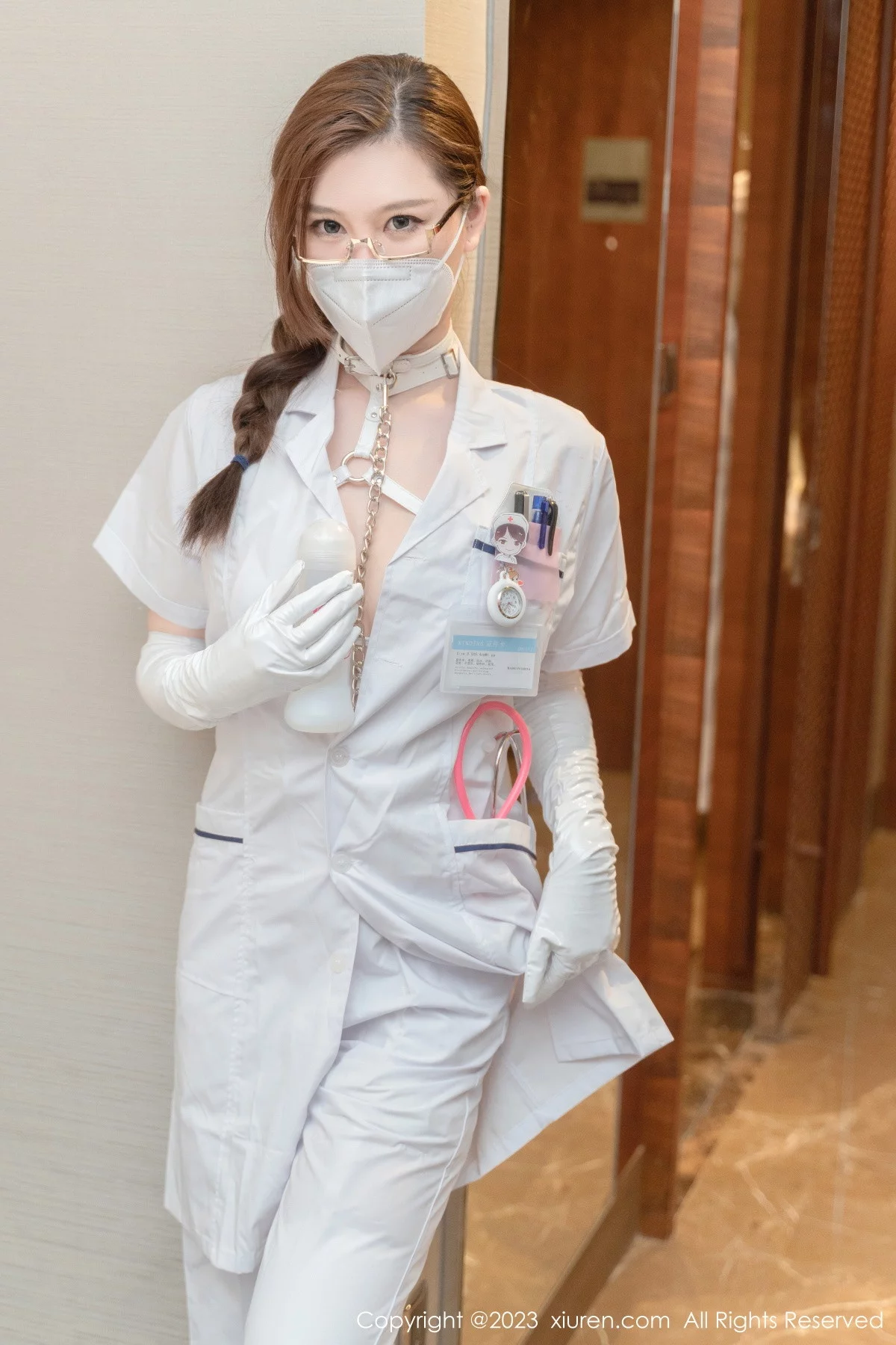XiuRen第6108期_模特顾乔楠Cora阳朔旅拍脱护士服露皮质情趣内衣惹火诱惑写真65P