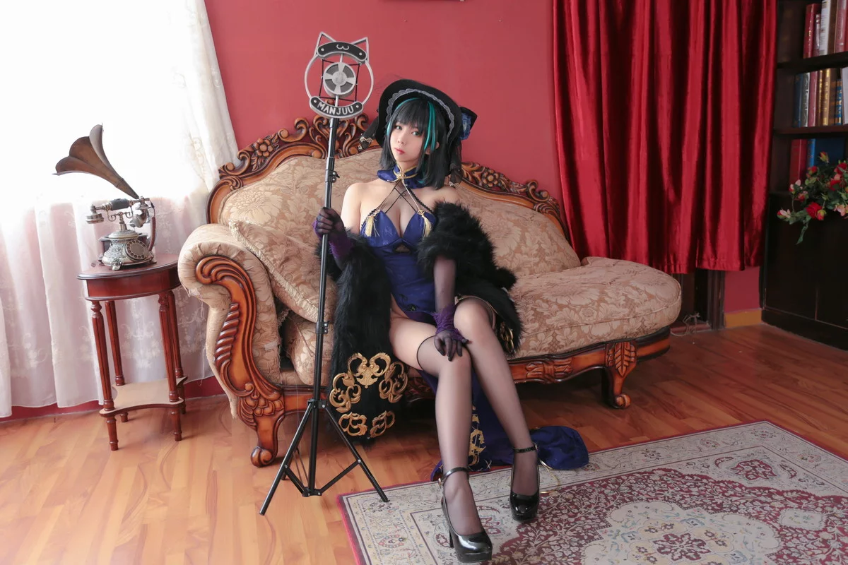 网络美女Meroko_魅瞳柴郡旗袍主题私房情趣旗袍配黑丝吊袜秀翘臀美腿诱惑写真33P