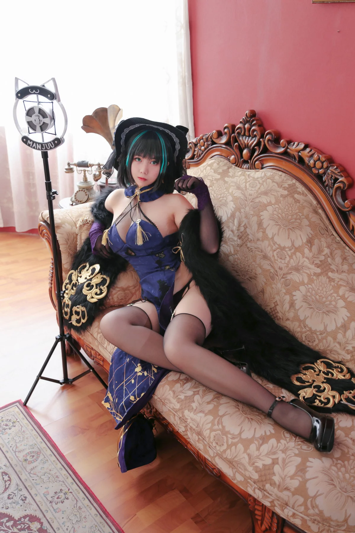 网络美女Meroko_魅瞳柴郡旗袍主题私房情趣旗袍配黑丝吊袜秀翘臀美腿诱惑写真33P