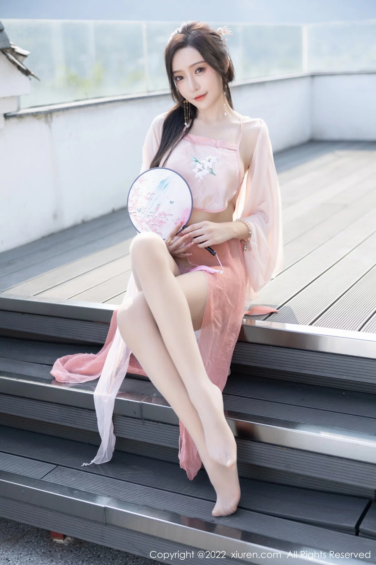 XiuRen第6040期_女神王馨瑶yanni私房粉色肚兜配超薄肉丝秀惹火身材诱惑写真81P