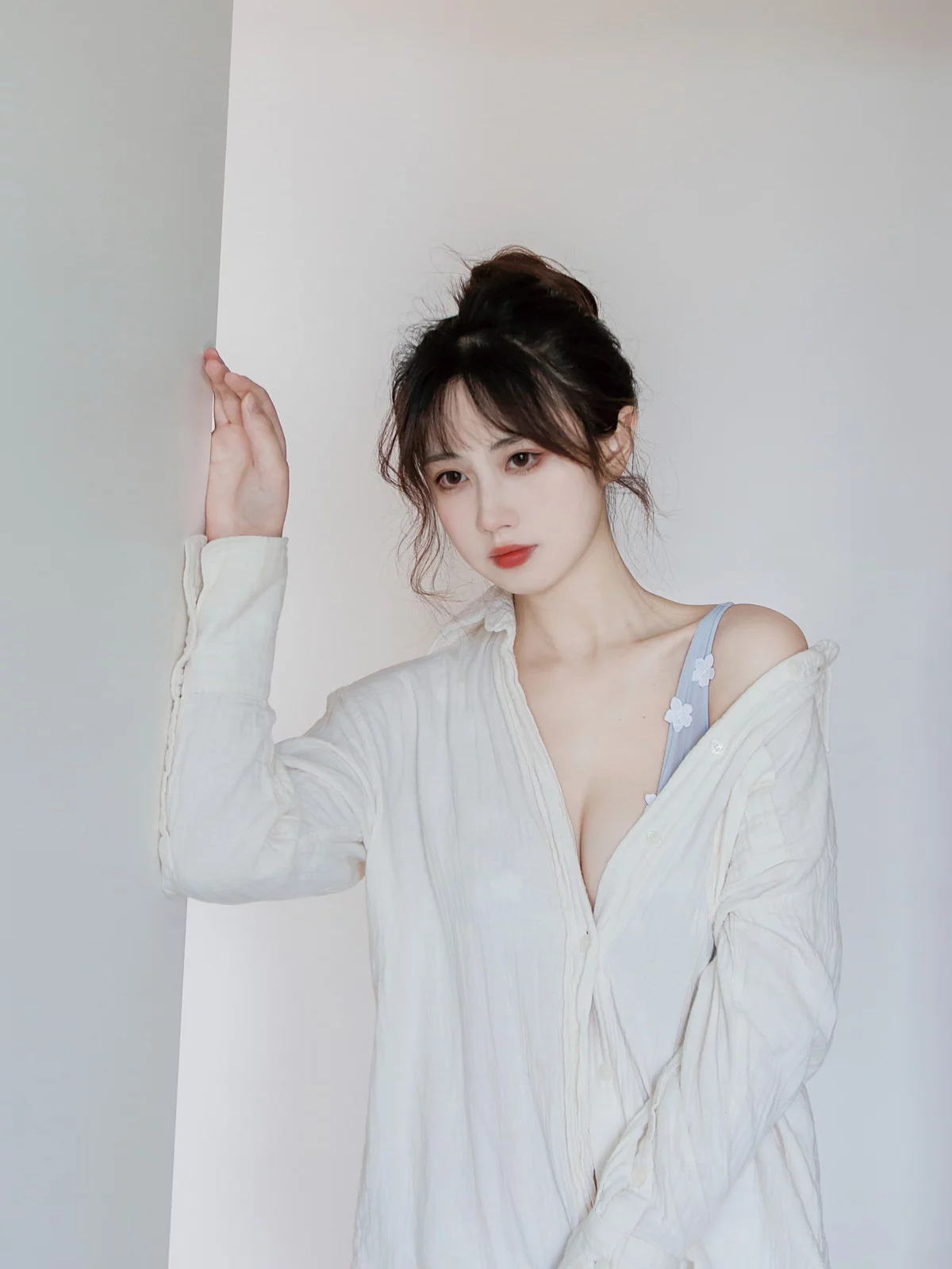次元少女念雪ww居家蓝色主题私房脱白T露性感蓝色内衣秀白嫩肌肤迷人写真25P