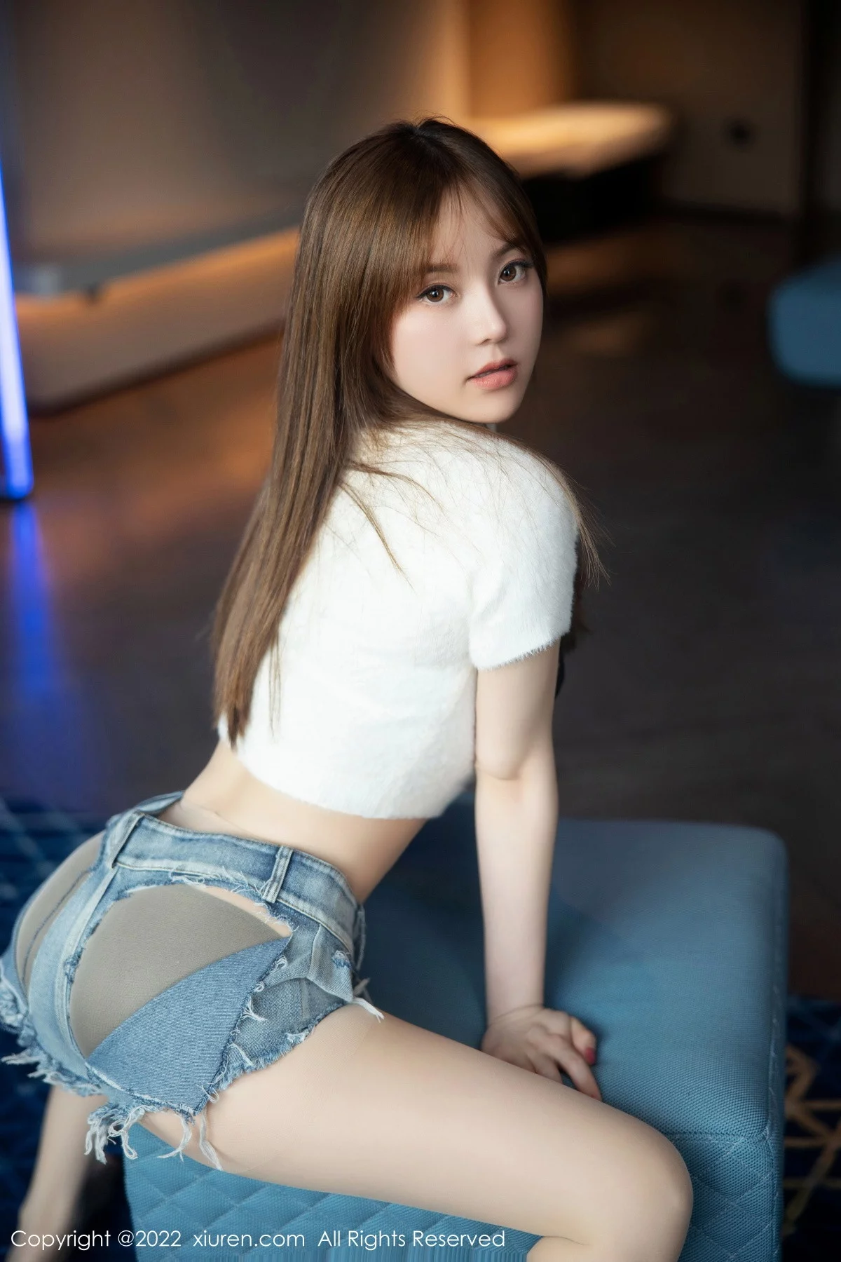 XiuRen第6035期_模特豆瓣酱白色轻透收身衣配牛仔短裤露黑色蕾丝内衣诱惑写真86P