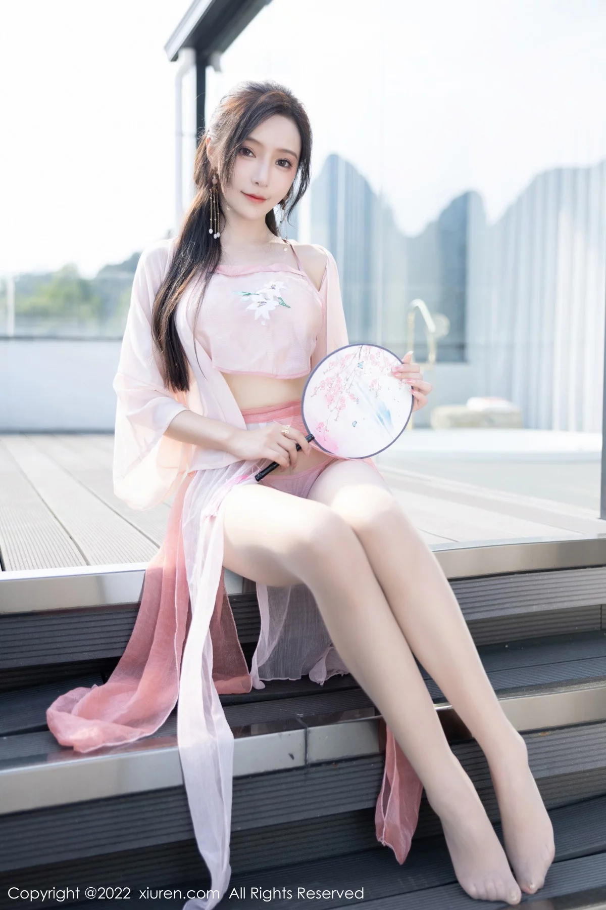 XiuRen第6040期_女神王馨瑶yanni私房粉色肚兜配超薄肉丝秀惹火身材诱惑写真81P