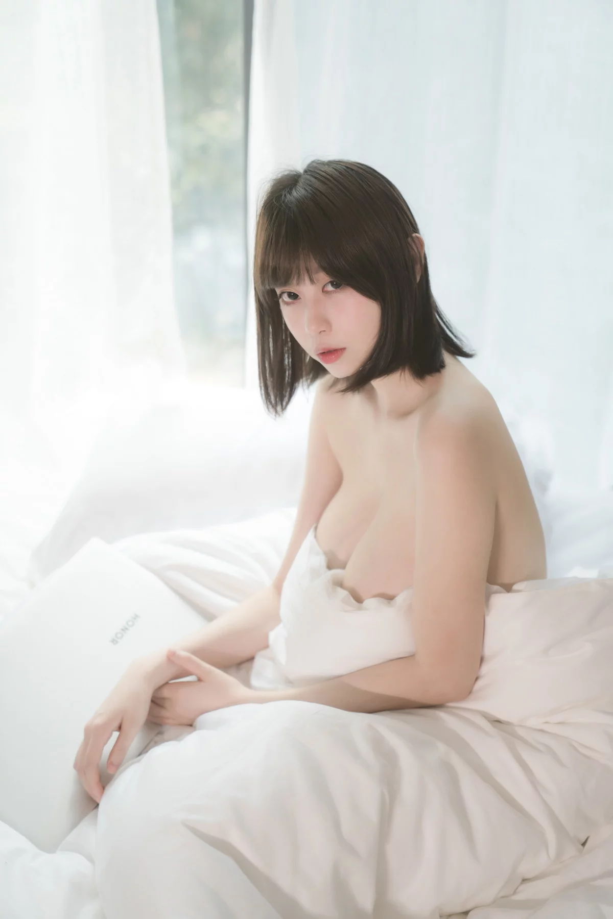 萌妹奈汐酱nice-OL制服主题私房床上脱性感制服露火辣身材极致诱惑写真32P