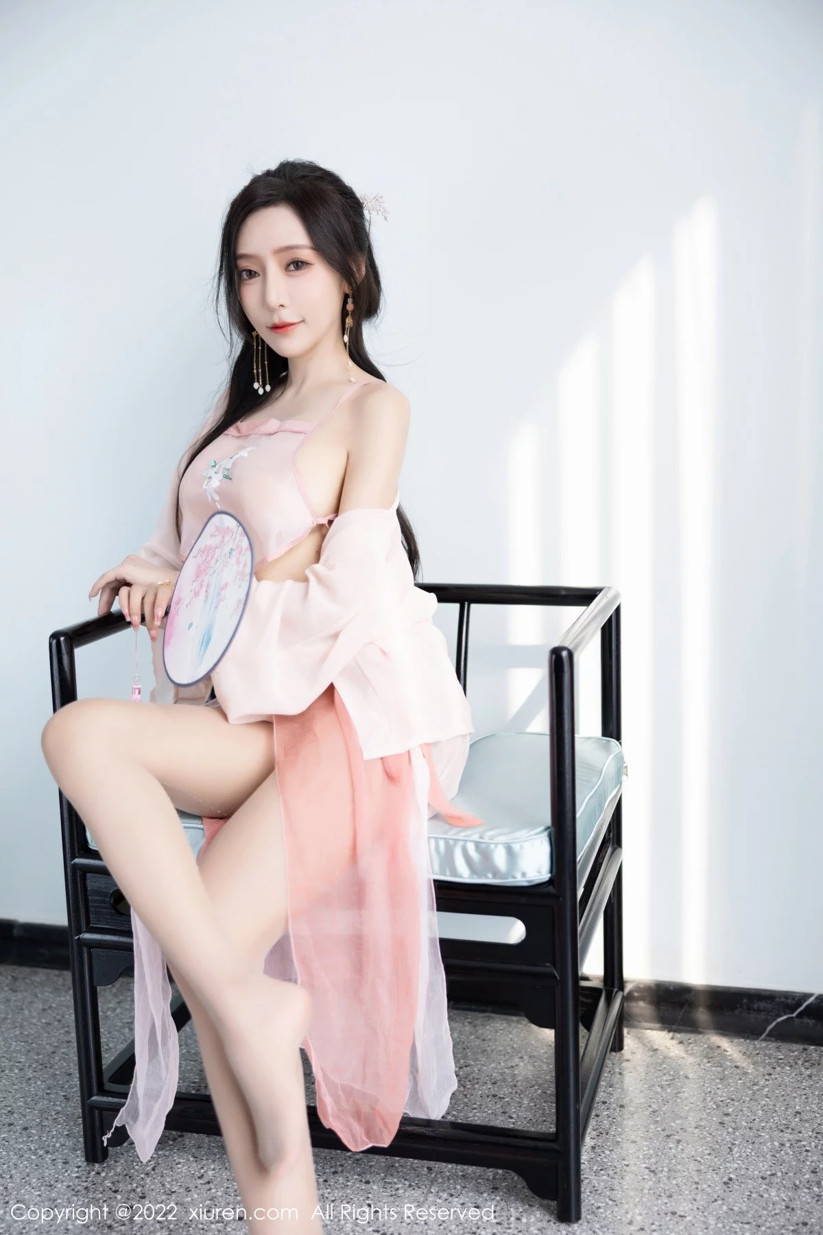 XiuRen第6040期_女神王馨瑶yanni私房粉色肚兜配超薄肉丝秀惹火身材诱惑写真81P