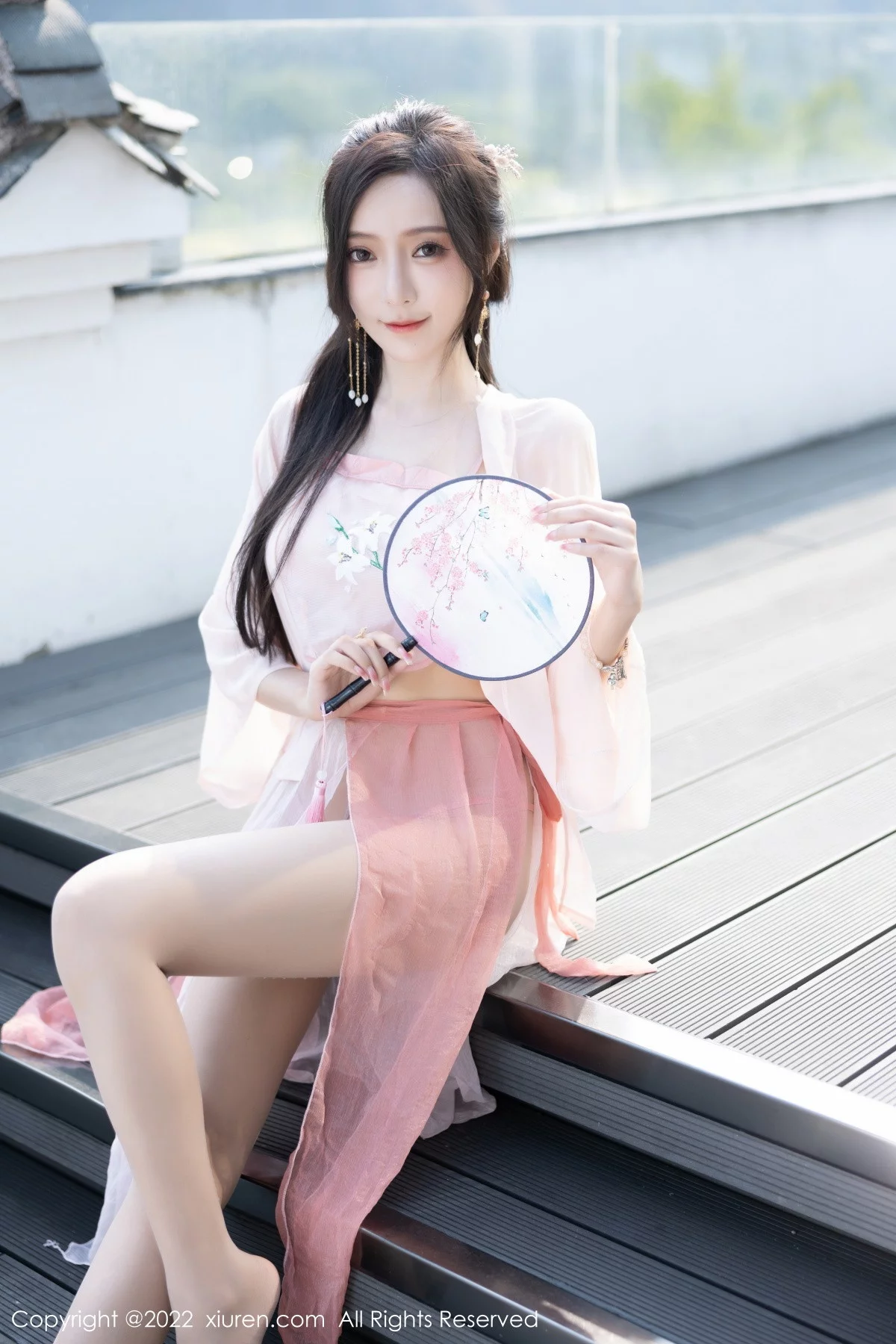 XiuRen第6040期_女神王馨瑶yanni私房粉色肚兜配超薄肉丝秀惹火身材诱惑写真81P