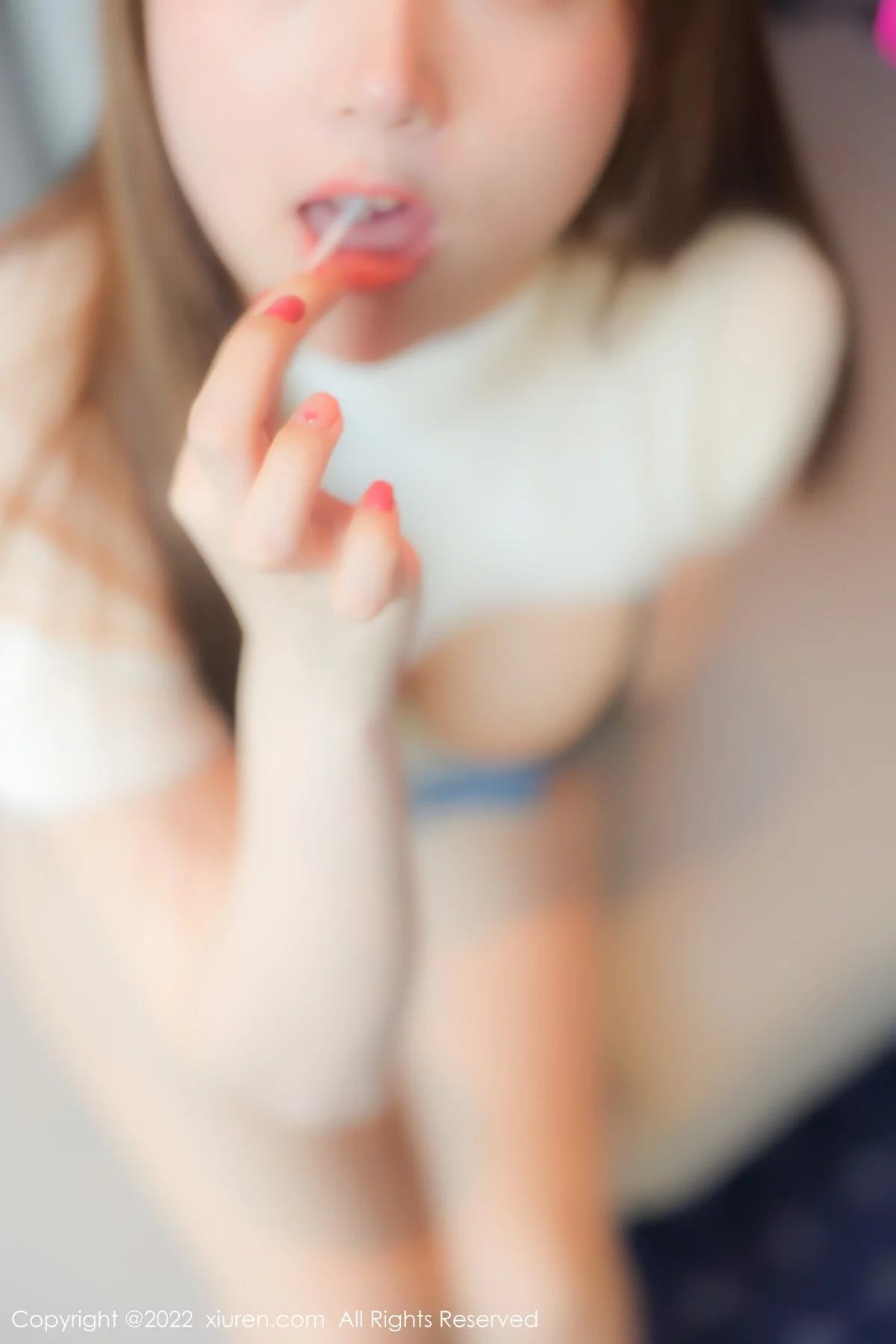 XiuRen第6035期_模特豆瓣酱白色轻透收身衣配牛仔短裤露黑色蕾丝内衣诱惑写真86P