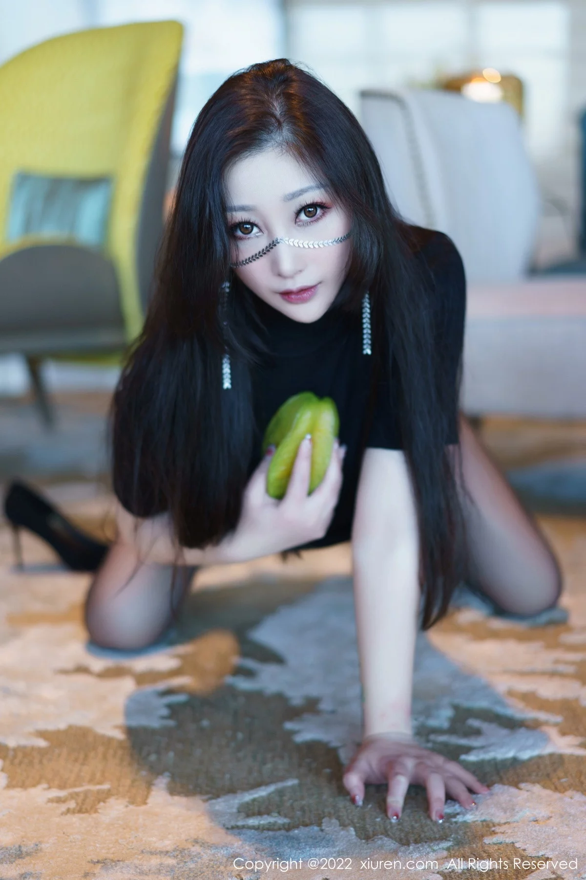 XiuRen第6036期_女神妲己_Toxic黑色收身衣配超薄无内黑丝秀翘臀美腿诱惑写真80P