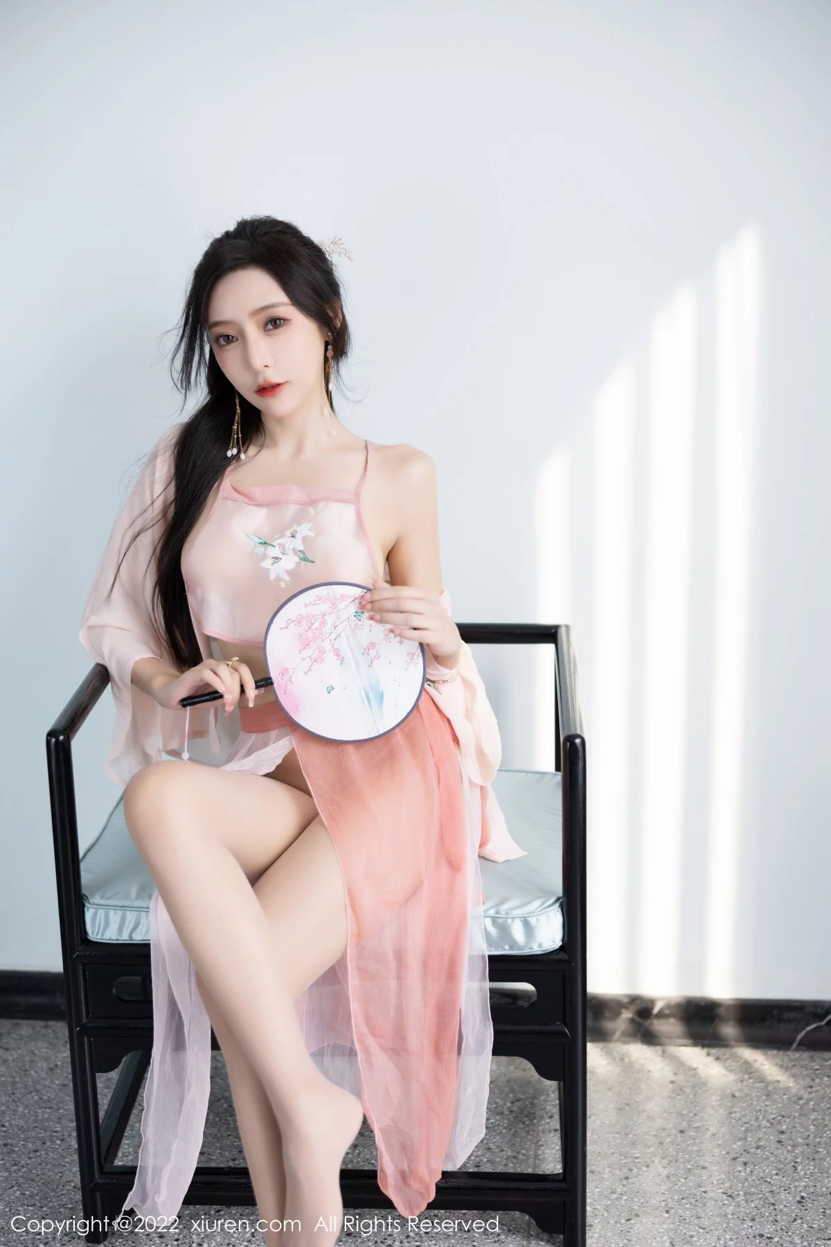 XiuRen第6040期_女神王馨瑶yanni私房粉色肚兜配超薄肉丝秀惹火身材诱惑写真81P