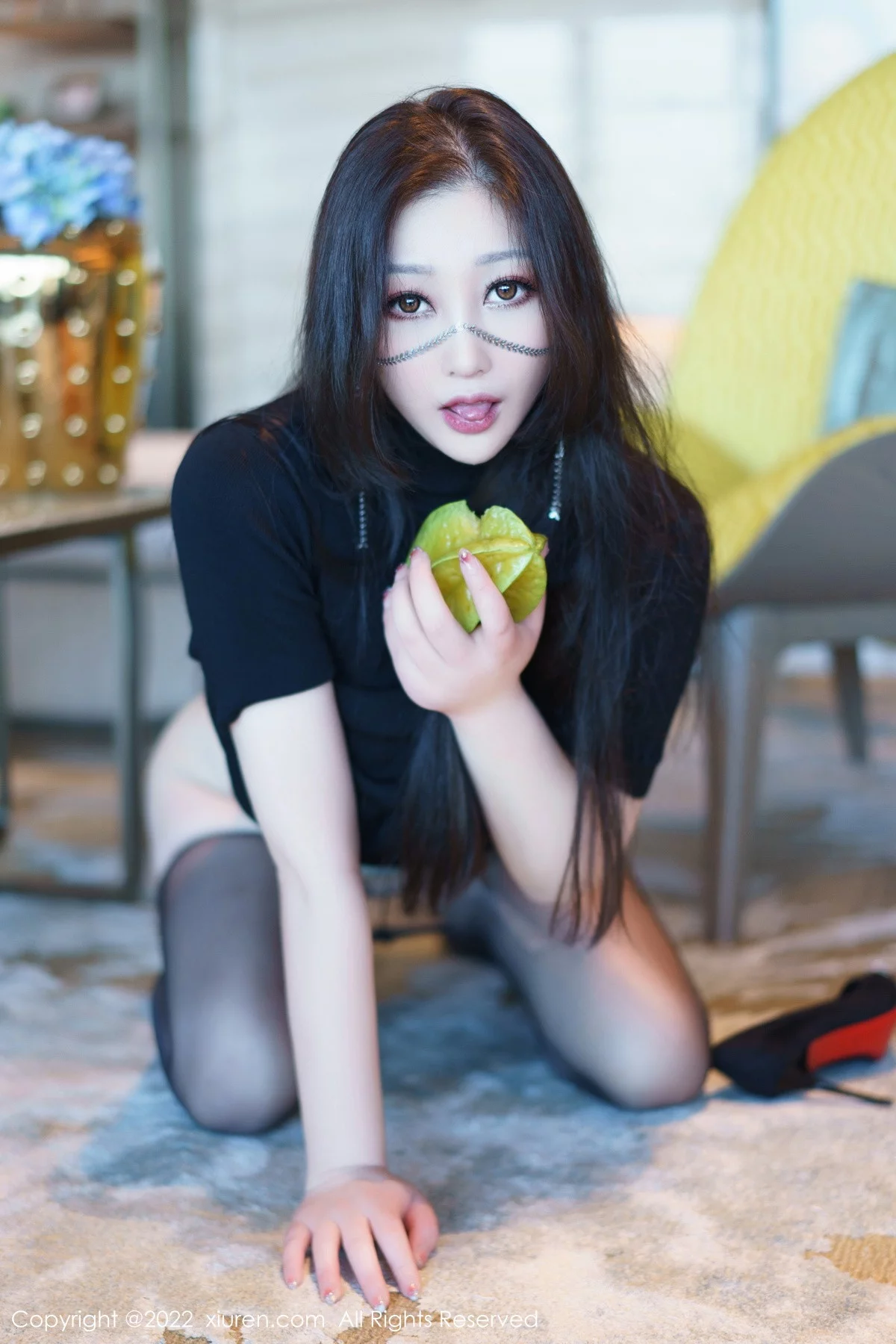 XiuRen第6036期_女神妲己_Toxic黑色收身衣配超薄无内黑丝秀翘臀美腿诱惑写真80P