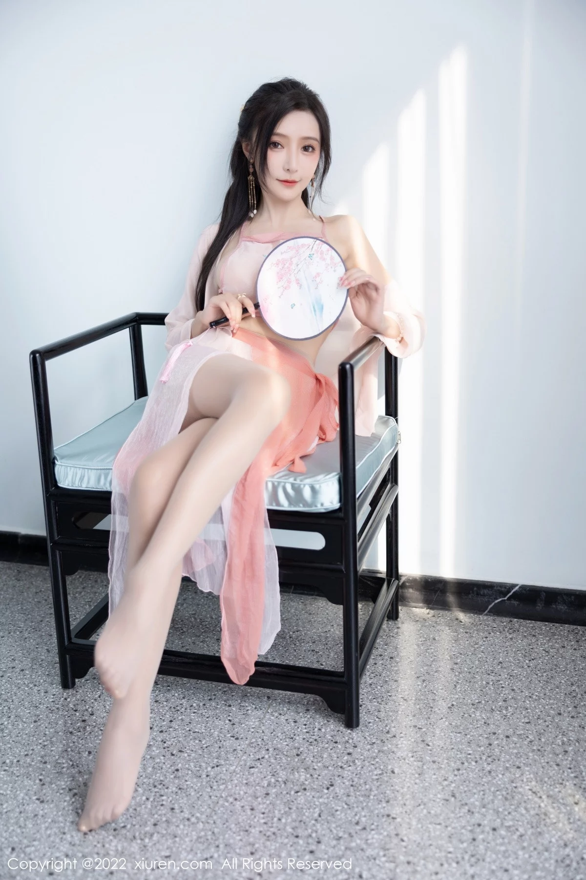 XiuRen第6040期_女神王馨瑶yanni私房粉色肚兜配超薄肉丝秀惹火身材诱惑写真81P