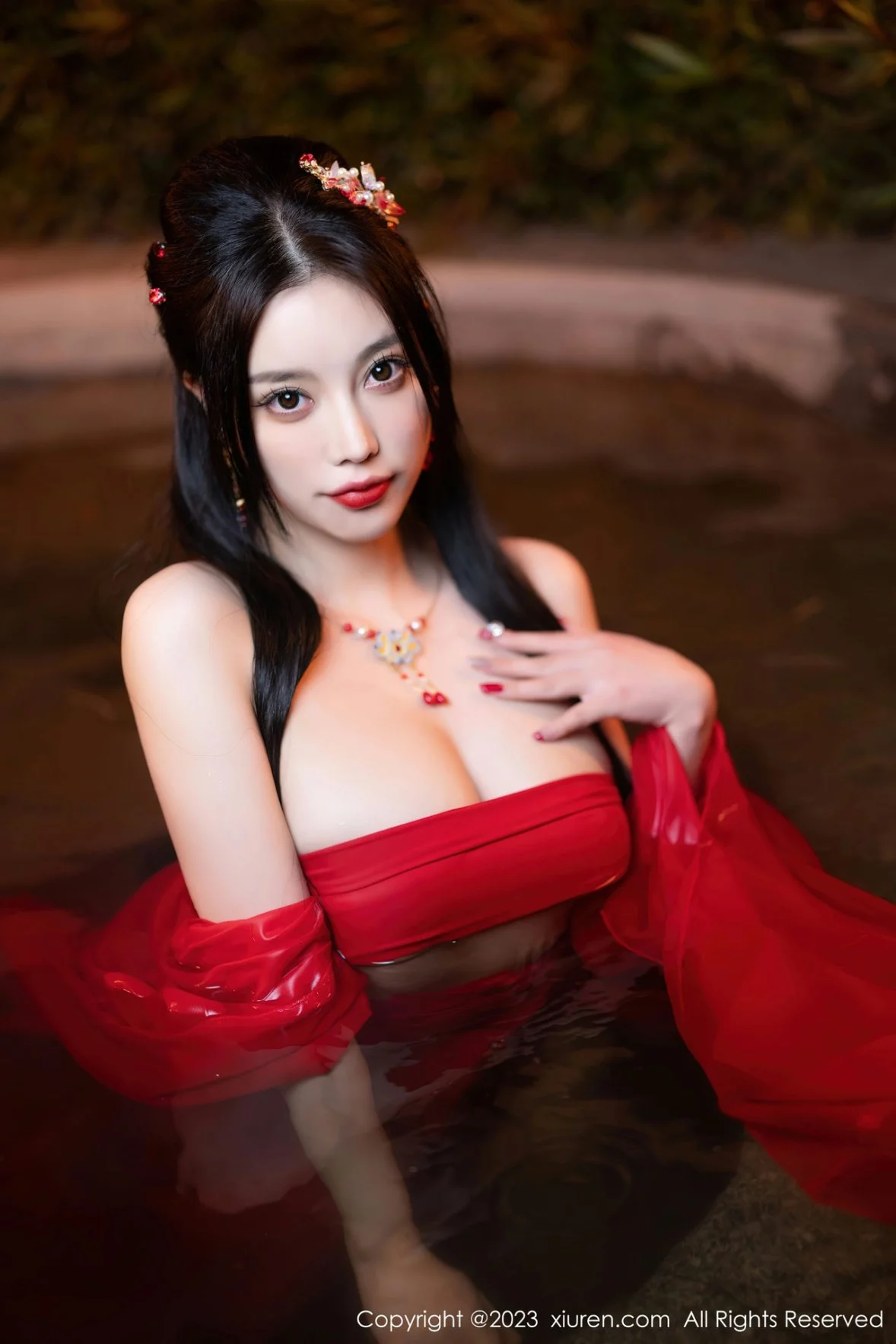 XiuRen第6149期_女神杨晨晨Yome温泉性感半透红色丝绸秀丰满身材惹火诱惑写真88P