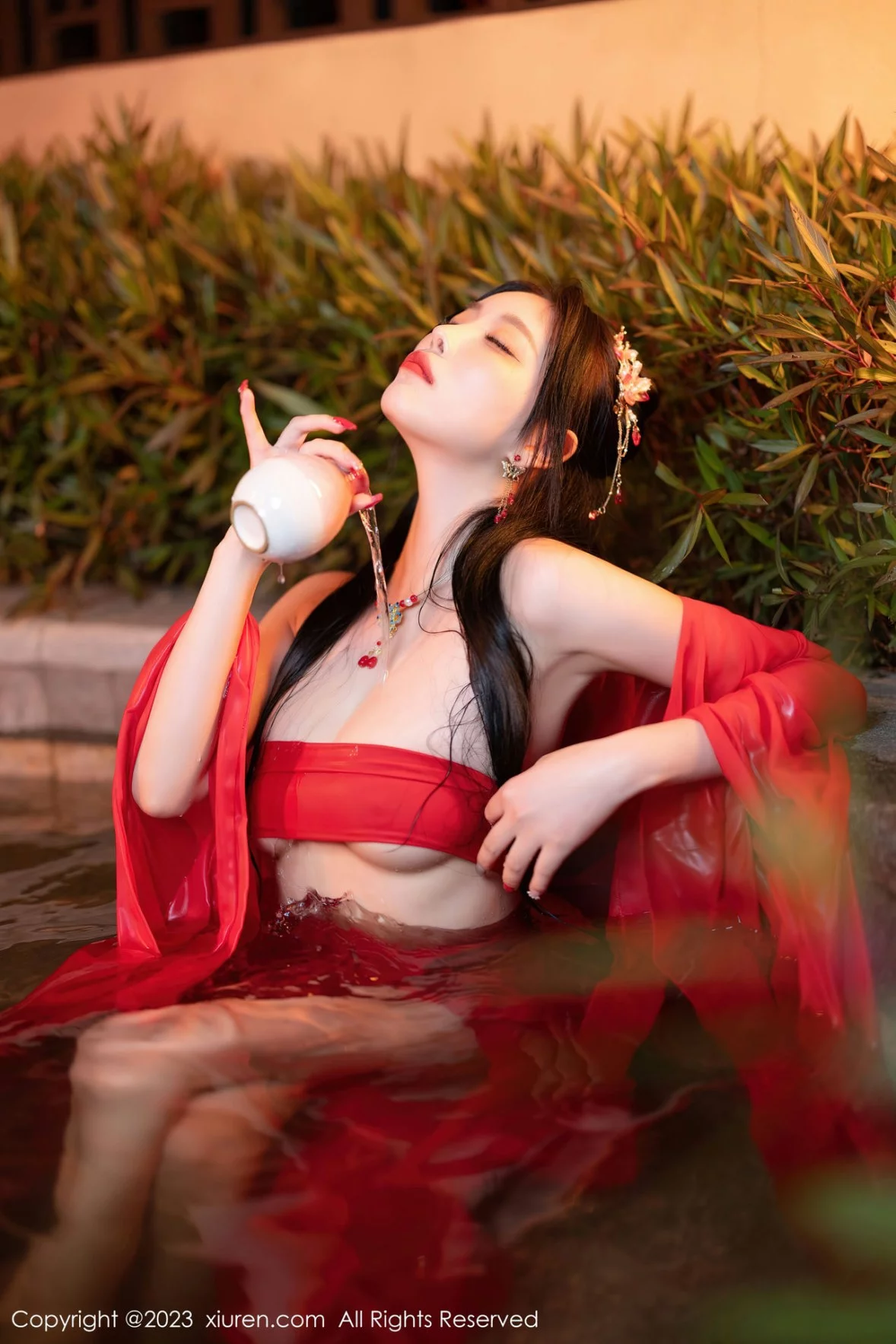 XiuRen第6149期_女神杨晨晨Yome温泉性感半透红色丝绸秀丰满身材惹火诱惑写真88P