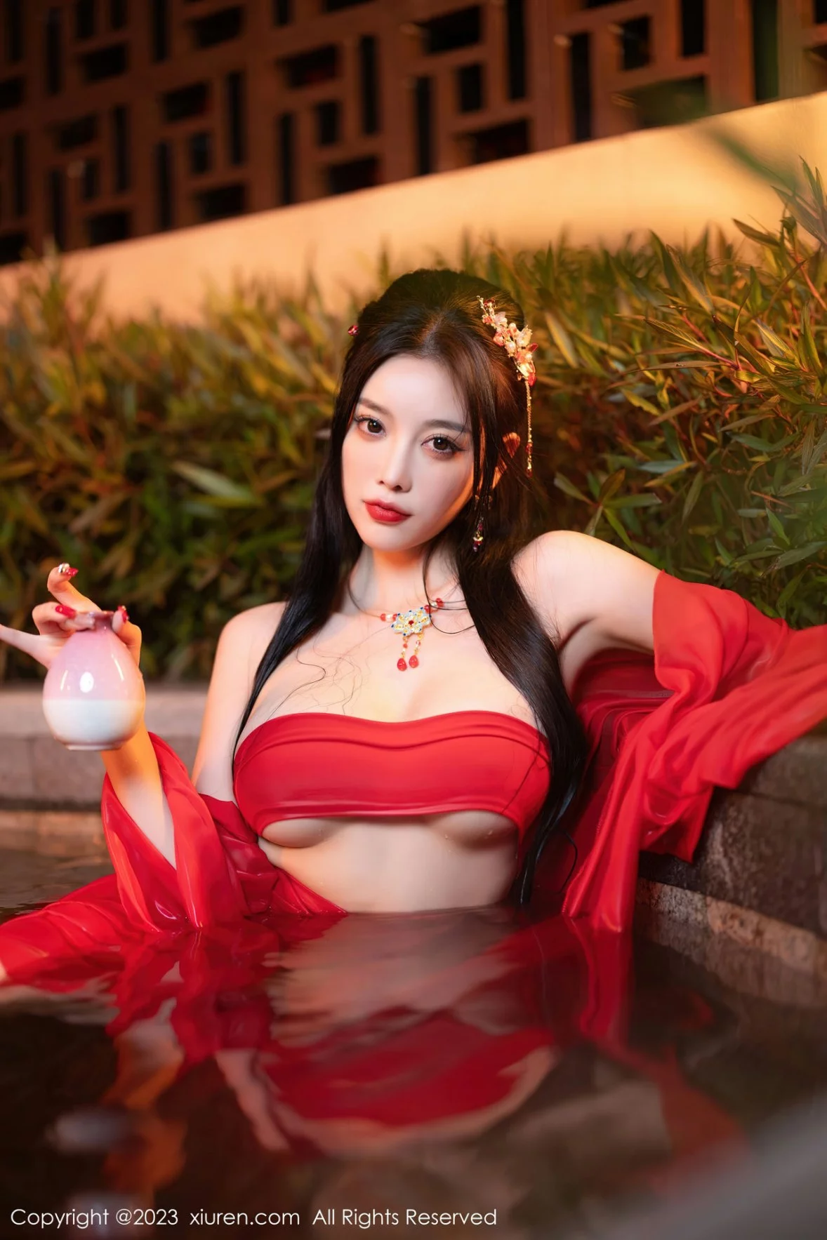 XiuRen第6149期_女神杨晨晨Yome温泉性感半透红色丝绸秀丰满身材惹火诱惑写真88P