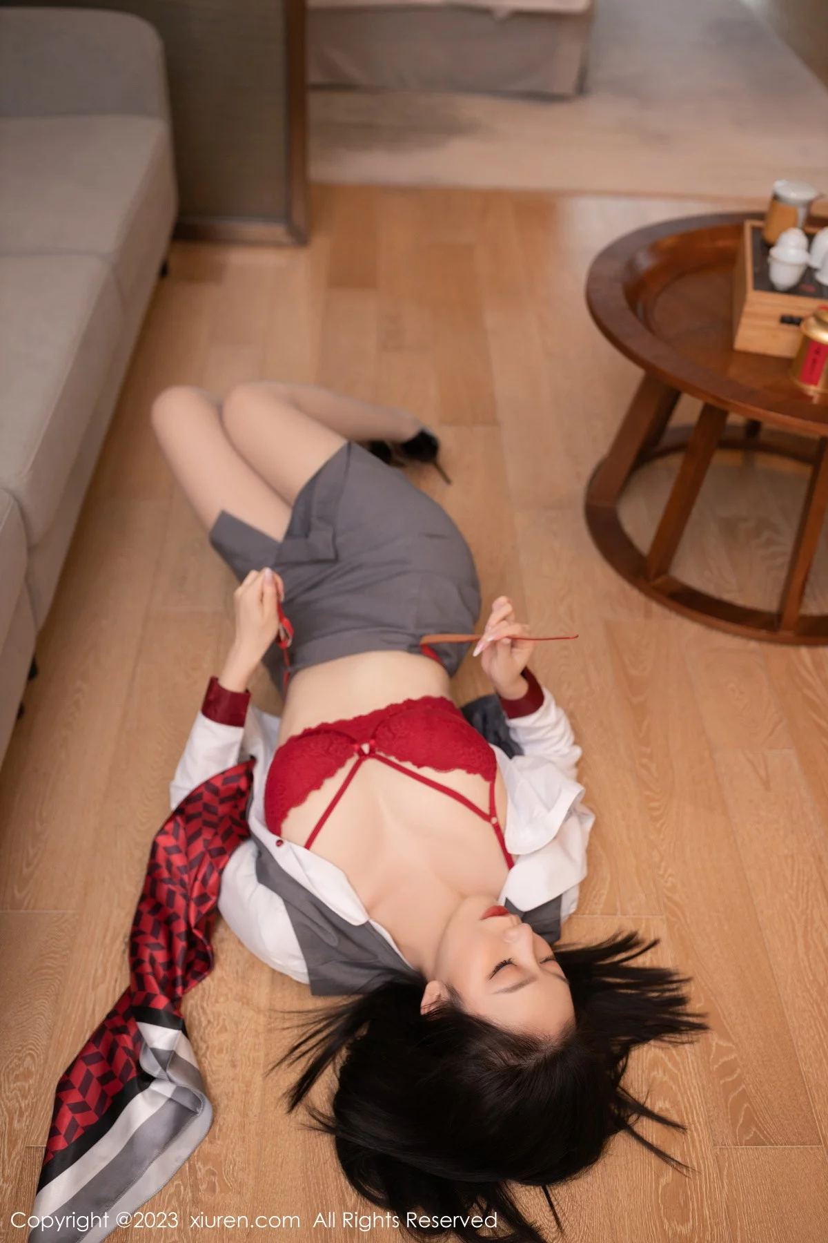 XiuRen第6148期_模特安然anran空姐角色扮演脱制服露红色蕾丝内衣惹火诱惑写真82P