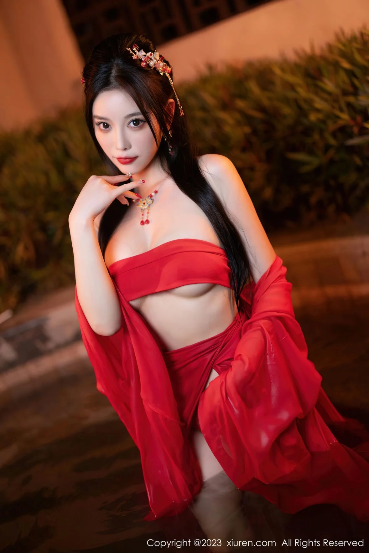 XiuRen第6149期_女神杨晨晨Yome温泉性感半透红色丝绸秀丰满身材惹火诱惑写真88P