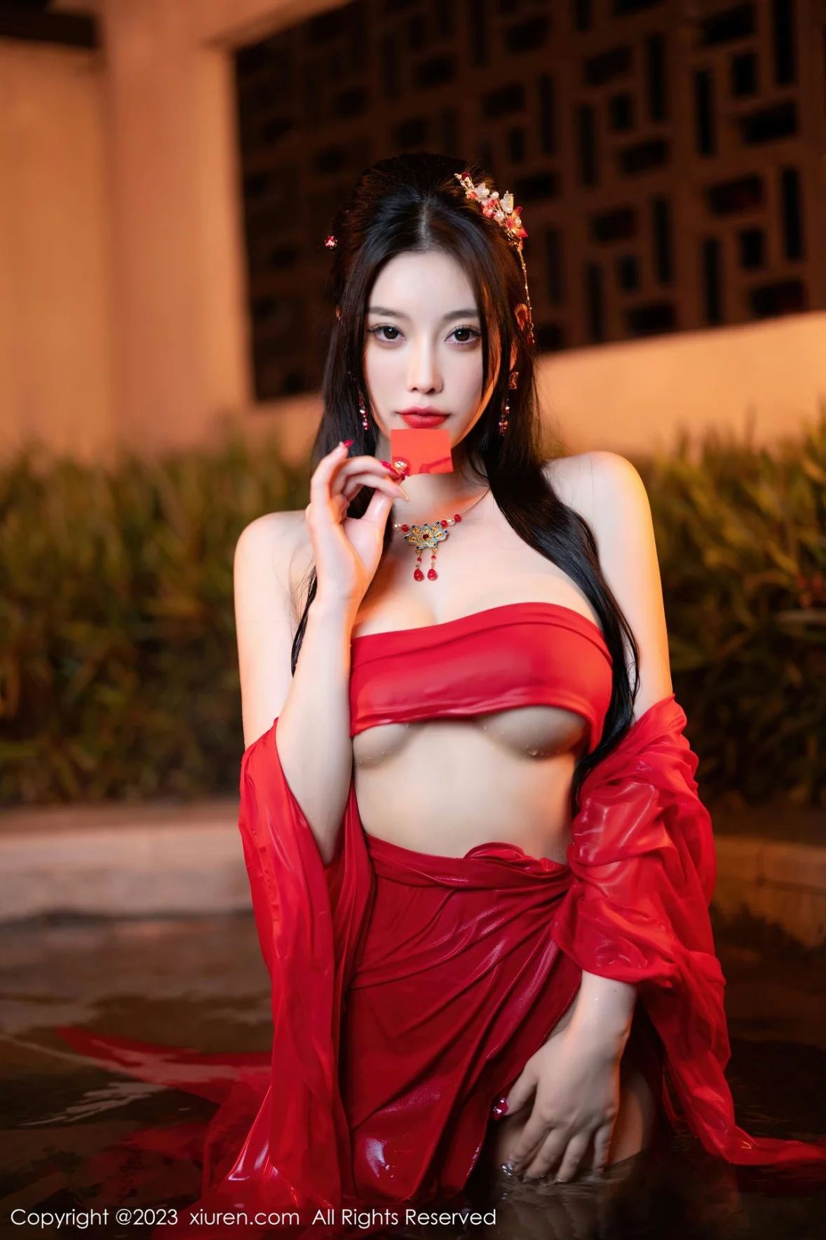 XiuRen第6149期_女神杨晨晨Yome温泉性感半透红色丝绸秀丰满身材惹火诱惑写真88P