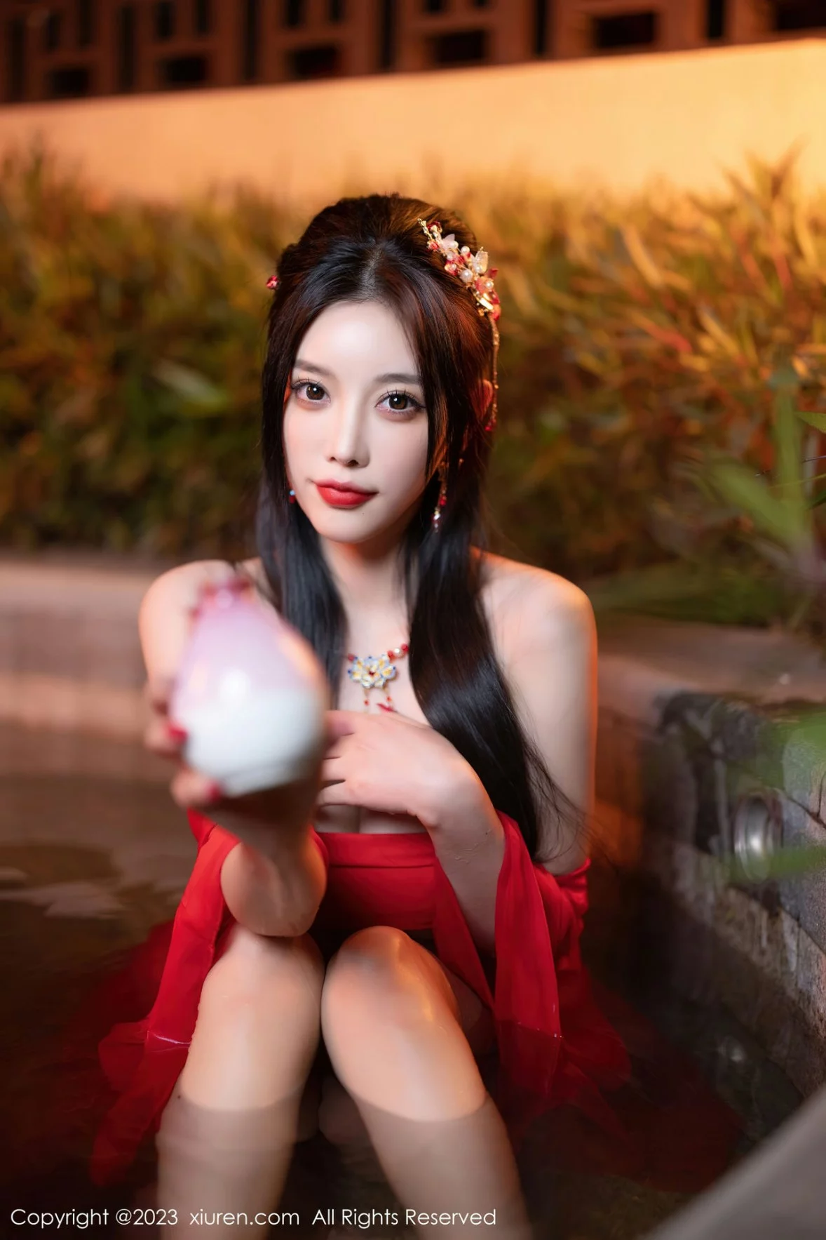 XiuRen第6149期_女神杨晨晨Yome温泉性感半透红色丝绸秀丰满身材惹火诱惑写真88P