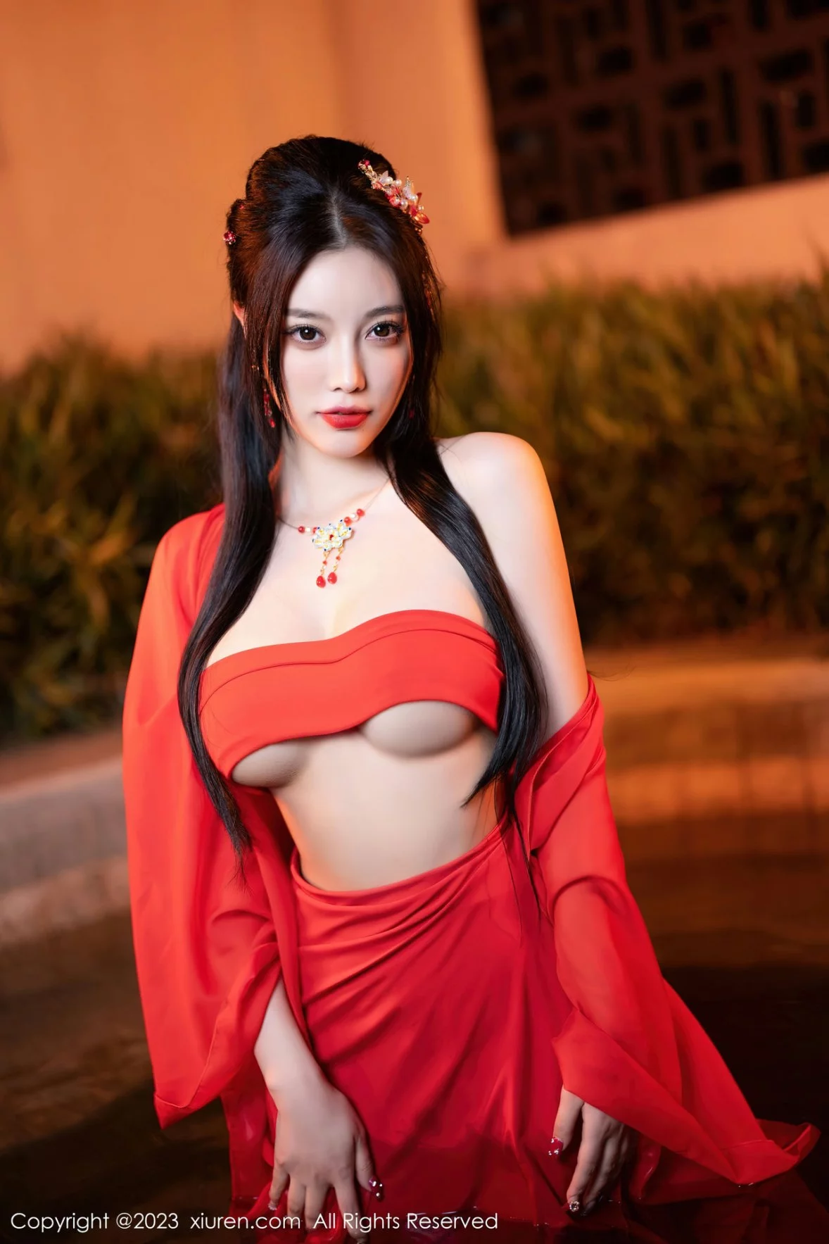 XiuRen第6149期_女神杨晨晨Yome温泉性感半透红色丝绸秀丰满身材惹火诱惑写真88P