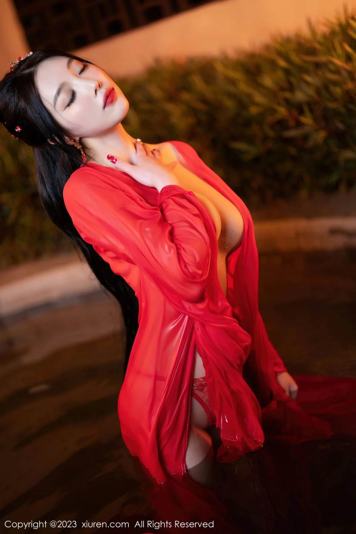 XiuRen第6149期_女神杨晨晨Yome温泉性感半透红色丝绸秀丰满身材惹火诱惑写真88P