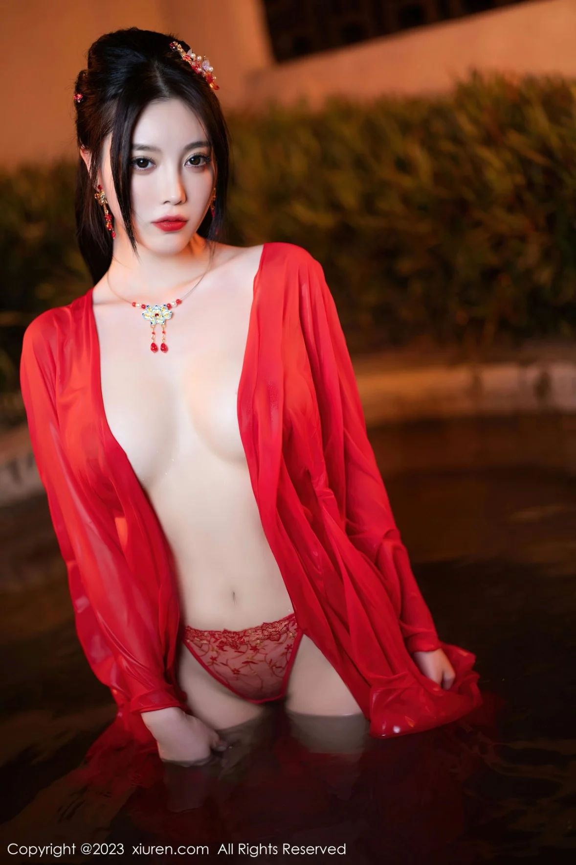 XiuRen第6149期_女神杨晨晨Yome温泉性感半透红色丝绸秀丰满身材惹火诱惑写真88P