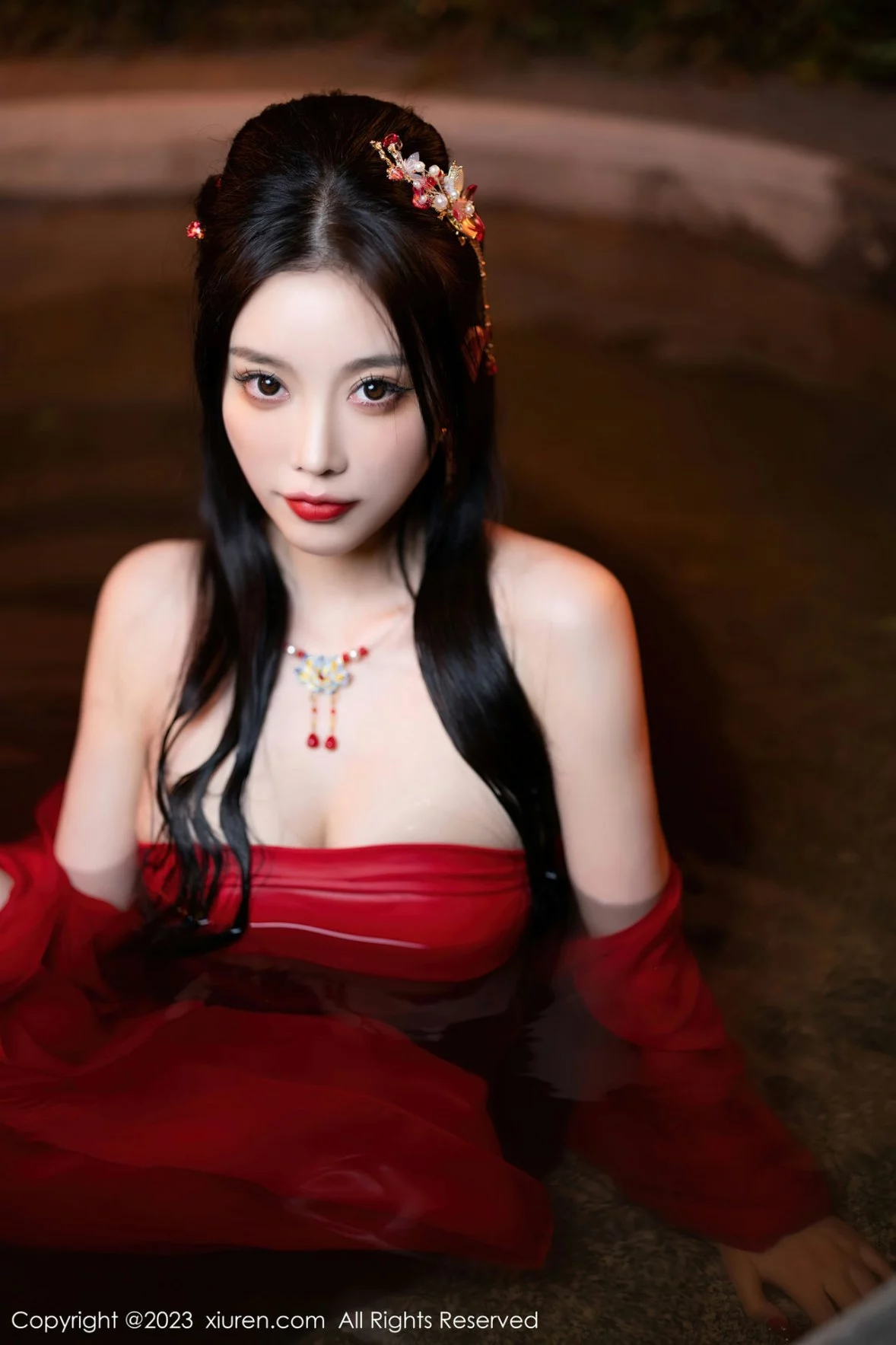 XiuRen第6149期_女神杨晨晨Yome温泉性感半透红色丝绸秀丰满身材惹火诱惑写真88P