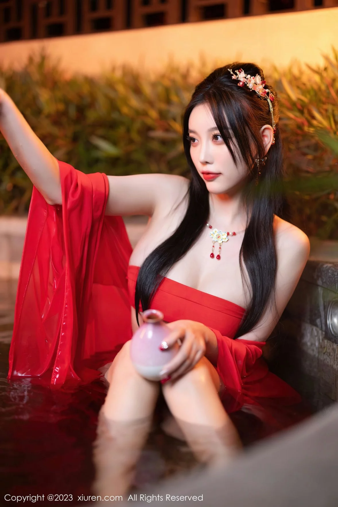 XiuRen第6149期_女神杨晨晨Yome温泉性感半透红色丝绸秀丰满身材惹火诱惑写真88P