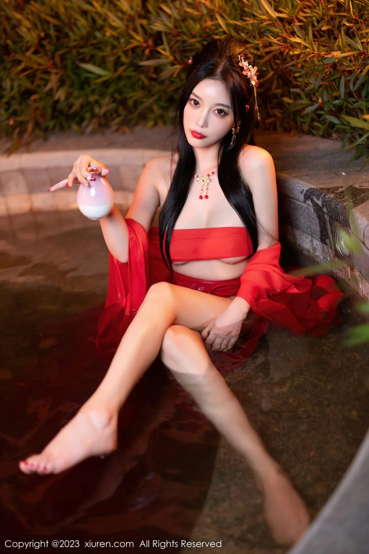 XiuRen第6149期_女神杨晨晨Yome温泉性感半透红色丝绸秀丰满身材惹火诱惑写真88P