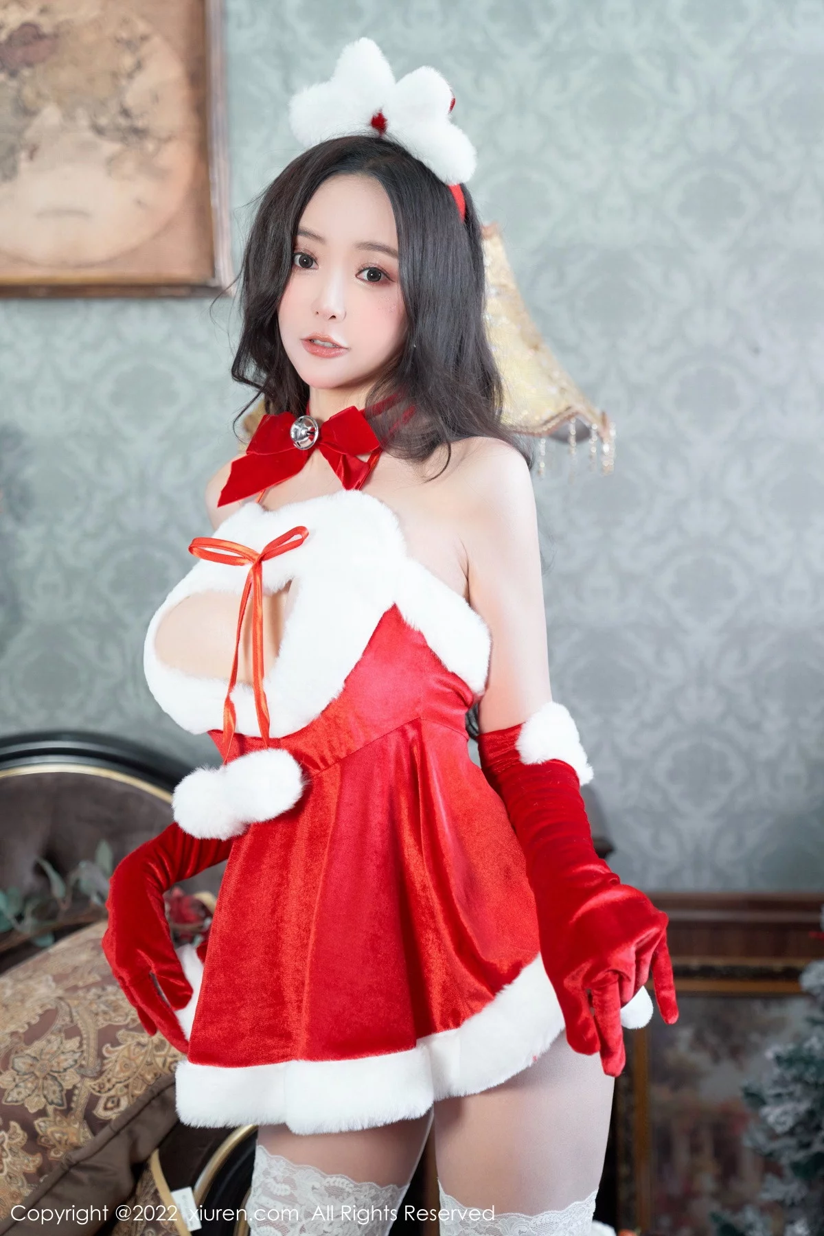 XiuRen第6045期_女神王馨瑶yanni性感红色圣诞装服配白丝袜秀完美身材诱惑写真76P