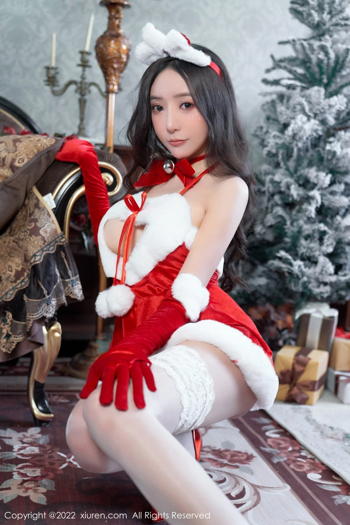 XiuRen第6045期_女神王馨瑶yanni性感红色圣诞装服配白丝袜秀完美身材诱惑写真76P
