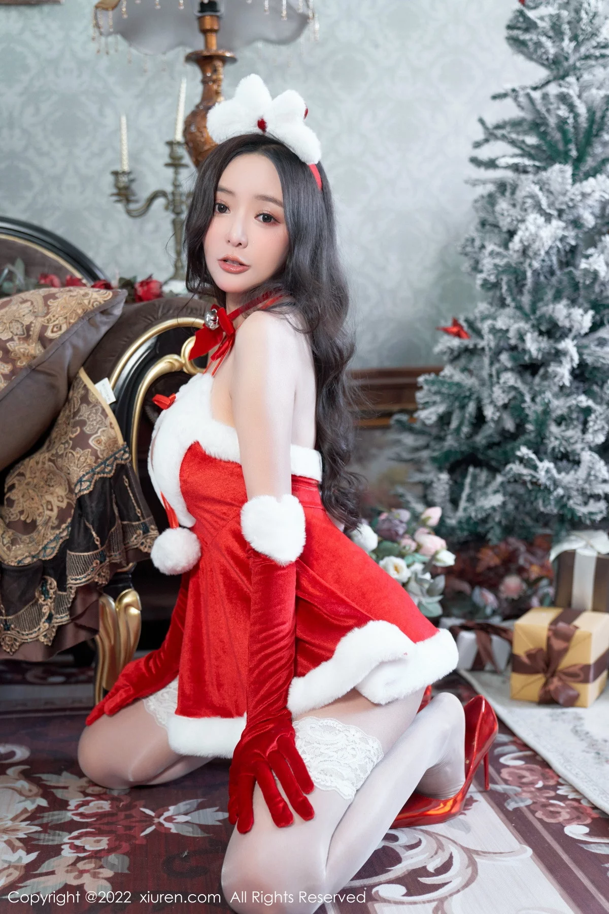XiuRen第6045期_女神王馨瑶yanni性感红色圣诞装服配白丝袜秀完美身材诱惑写真76P
