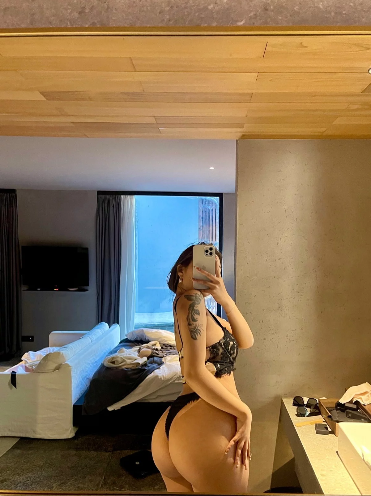 健身女神洁己u微密圈合集主题私房性感内衣系列秀蜂腰肥臀撩人诱惑写真180P