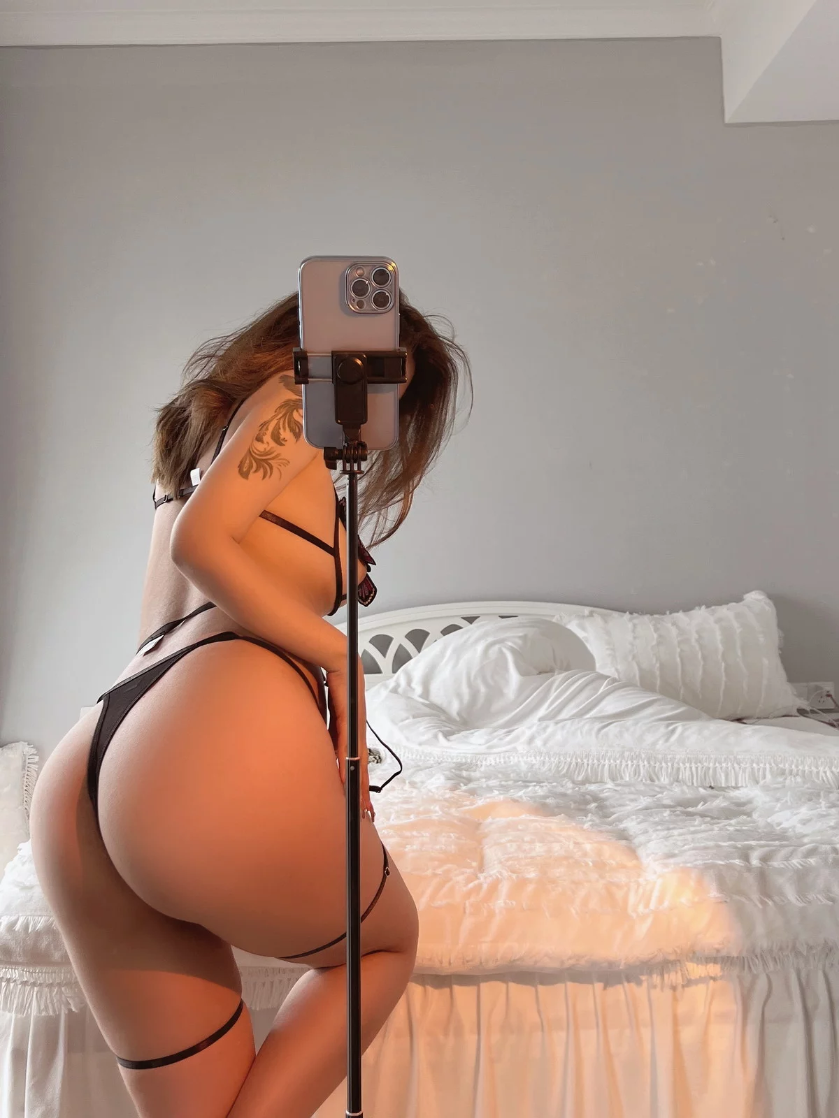 健身女神洁己u微密圈合集主题私房性感内衣系列秀蜂腰肥臀撩人诱惑写真180P
