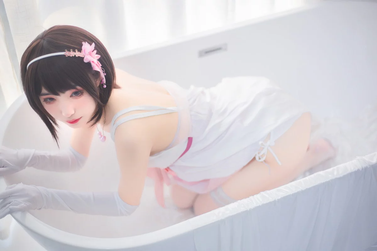 二次元美女宫本樱加藤惠浴室主题私房浴缸白色薄纱配蕾丝袜秀翘臀美腿诱惑写真25P