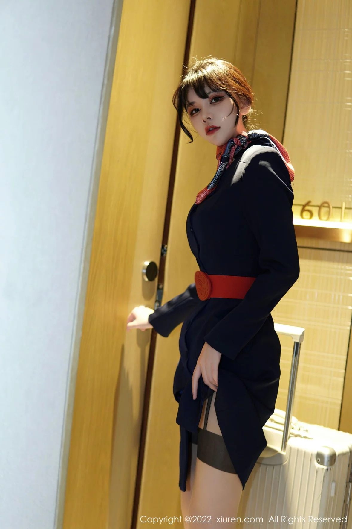 XiuRen第6048期_模特桃桃子_脱深蓝空姐制服露红色蕾丝内衣秀曼妙身姿诱惑写真82P