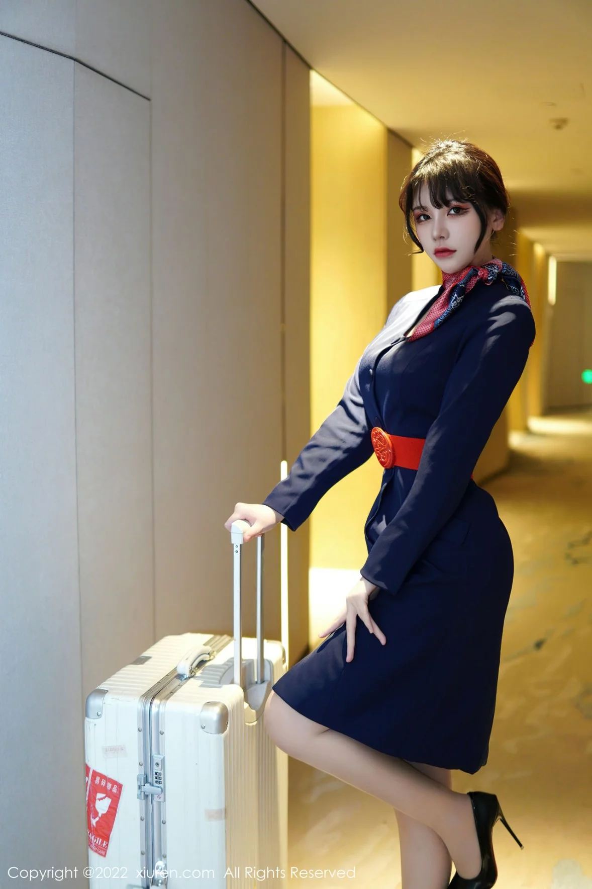 XiuRen第6048期_模特桃桃子_脱深蓝空姐制服露红色蕾丝内衣秀曼妙身姿诱惑写真82P