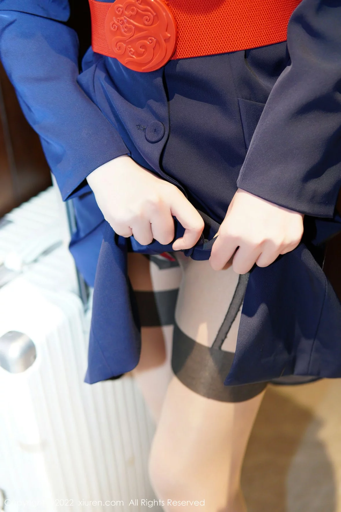 XiuRen第6048期_模特桃桃子_脱深蓝空姐制服露红色蕾丝内衣秀曼妙身姿诱惑写真82P