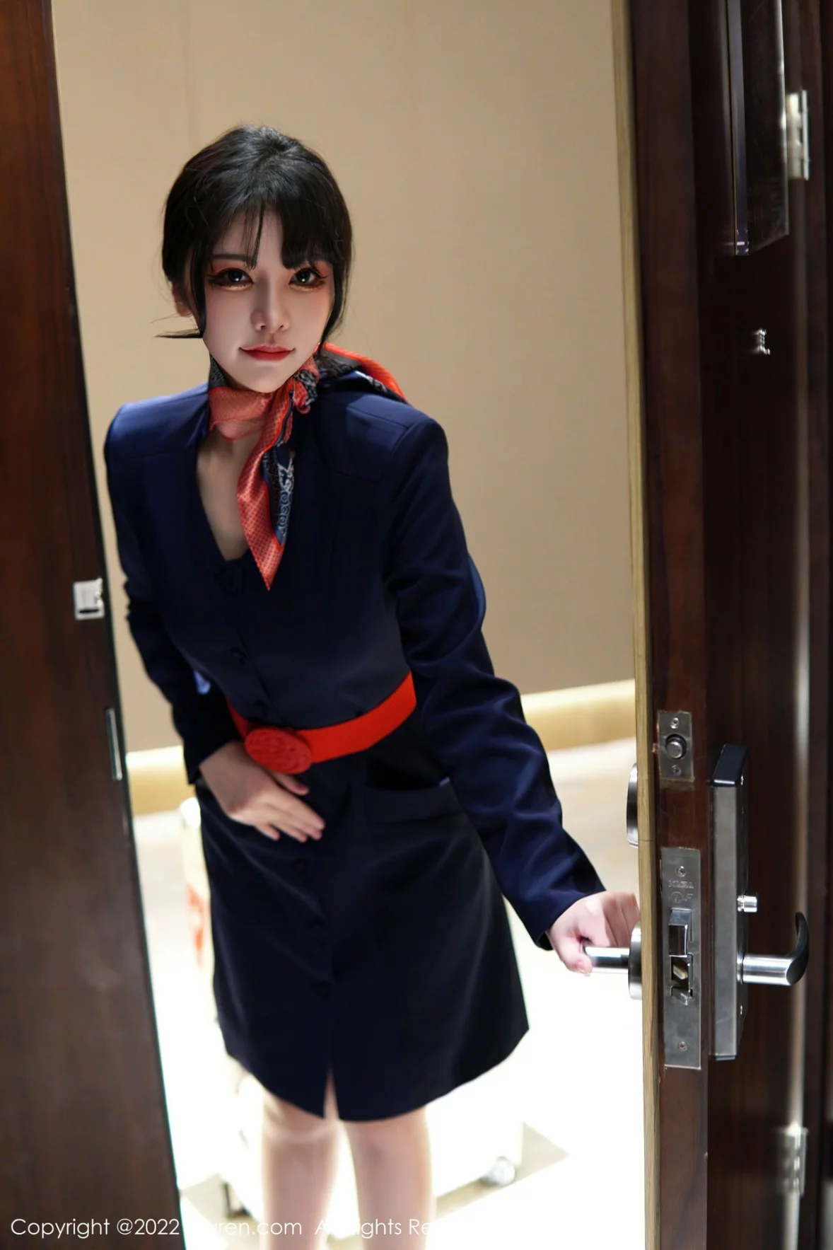 XiuRen第6048期_模特桃桃子_脱深蓝空姐制服露红色蕾丝内衣秀曼妙身姿诱惑写真82P