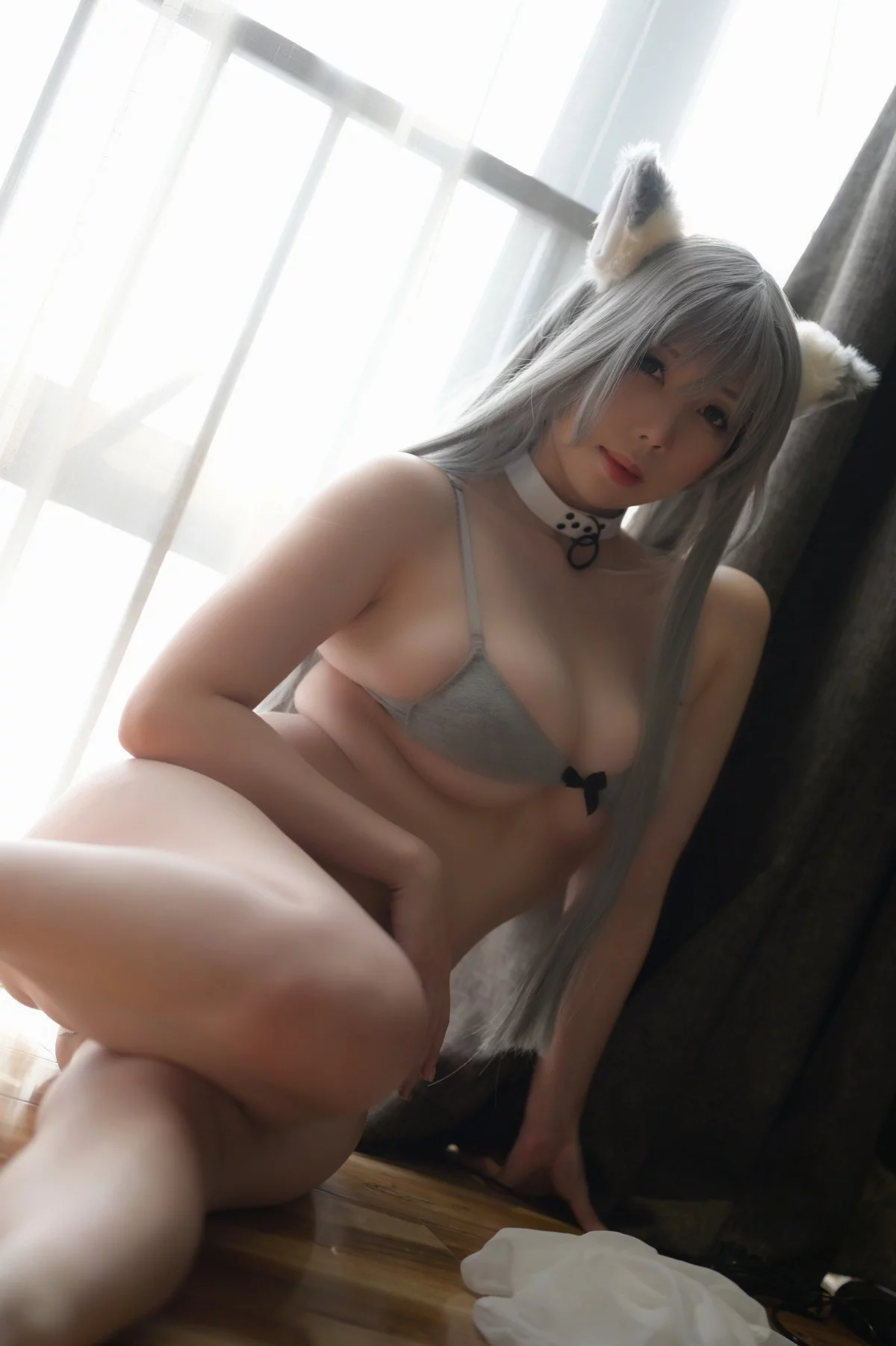 Coser美女鹿野希肉肉的可爱主题私房性感灰色内衣配白内裤秀丰满身材诱惑写真73P