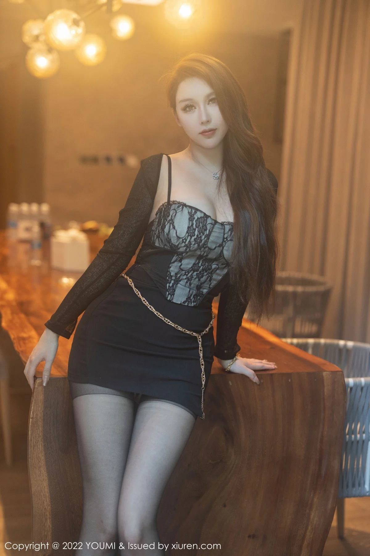 [YouMi尤蜜荟]Vol.883_女神尤妮丝Egg黑色蕾丝吊带上衣配超薄开档黑丝秀翘臀诱惑写真45P